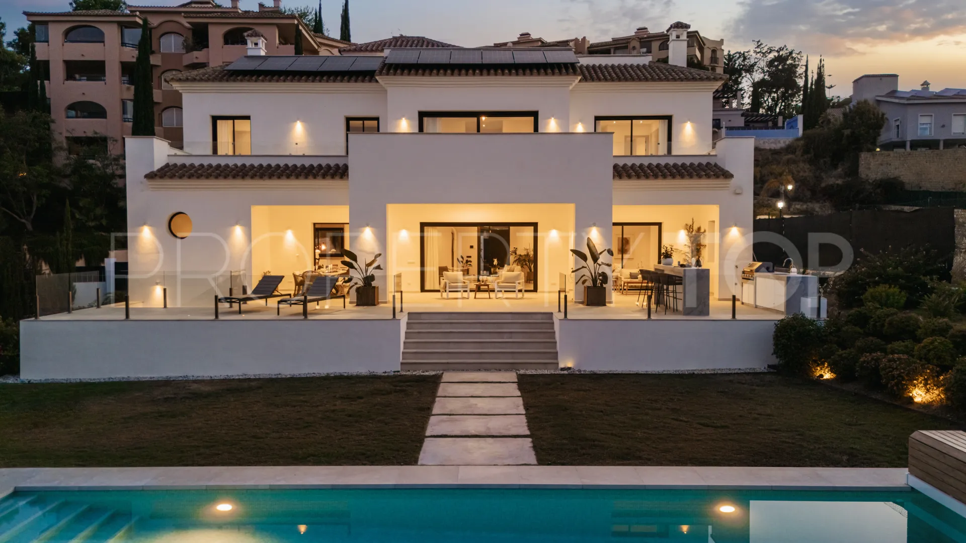 Elviria 5 bedrooms villa for sale