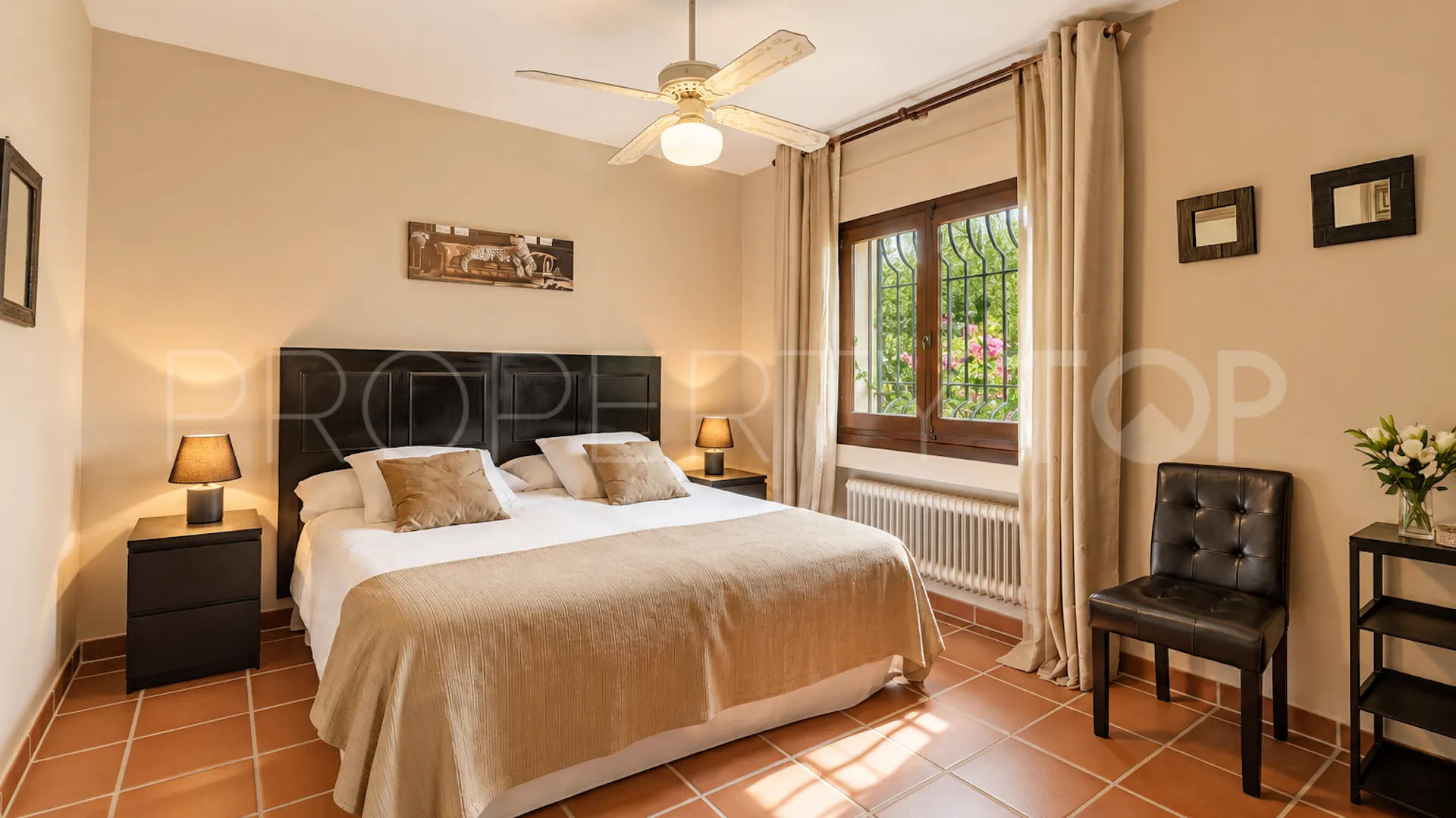 Se vende villa en Los Monteros con 6 dormitorios