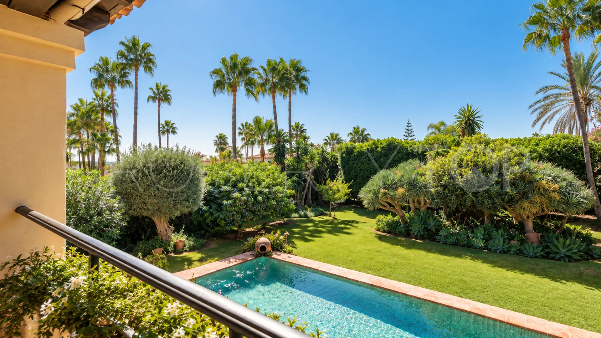 Se vende villa en Los Monteros con 6 dormitorios