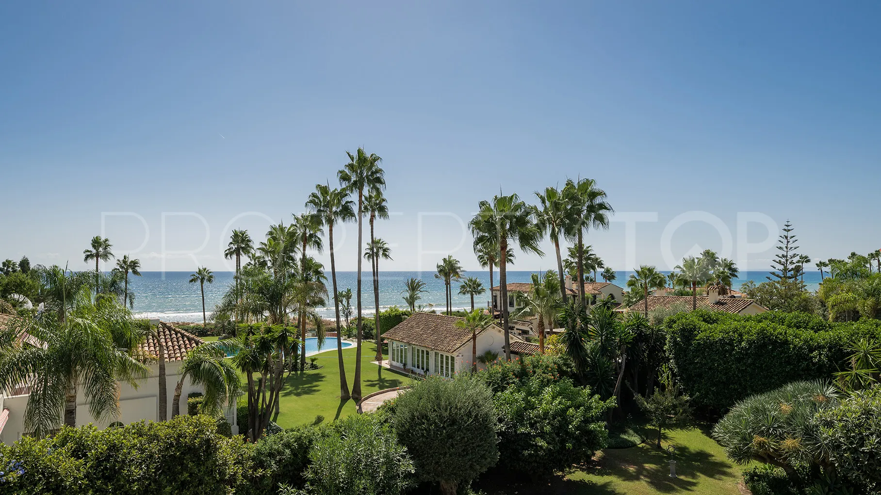Se vende villa en Los Monteros con 6 dormitorios