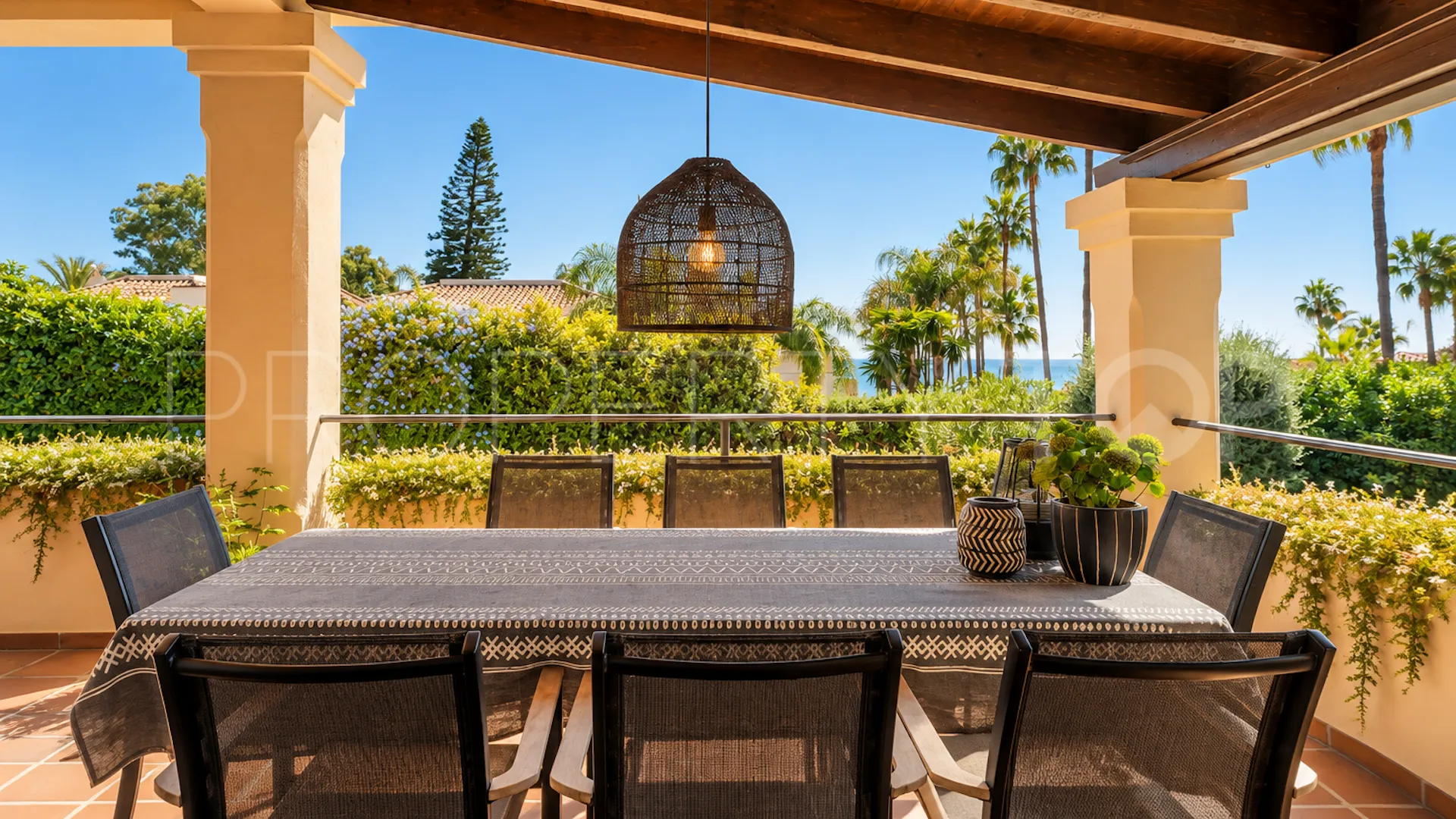 Se vende villa en Los Monteros con 6 dormitorios