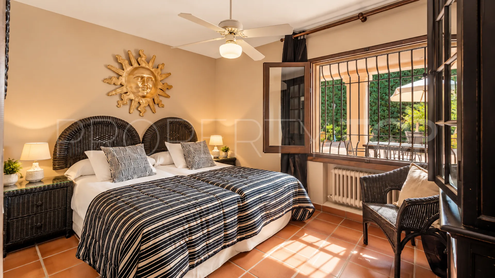 Se vende villa en Los Monteros con 6 dormitorios