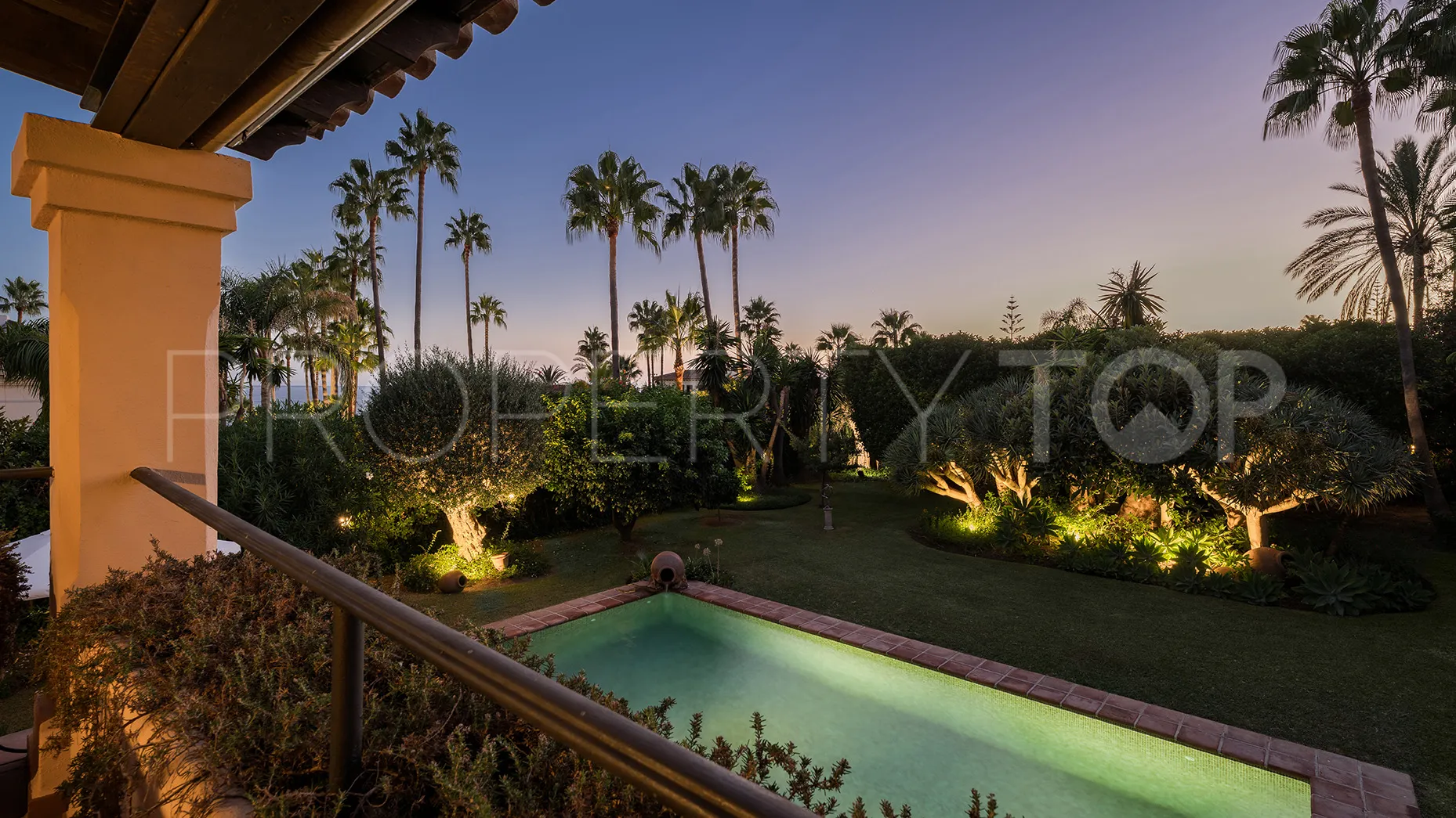 Se vende villa en Los Monteros con 6 dormitorios