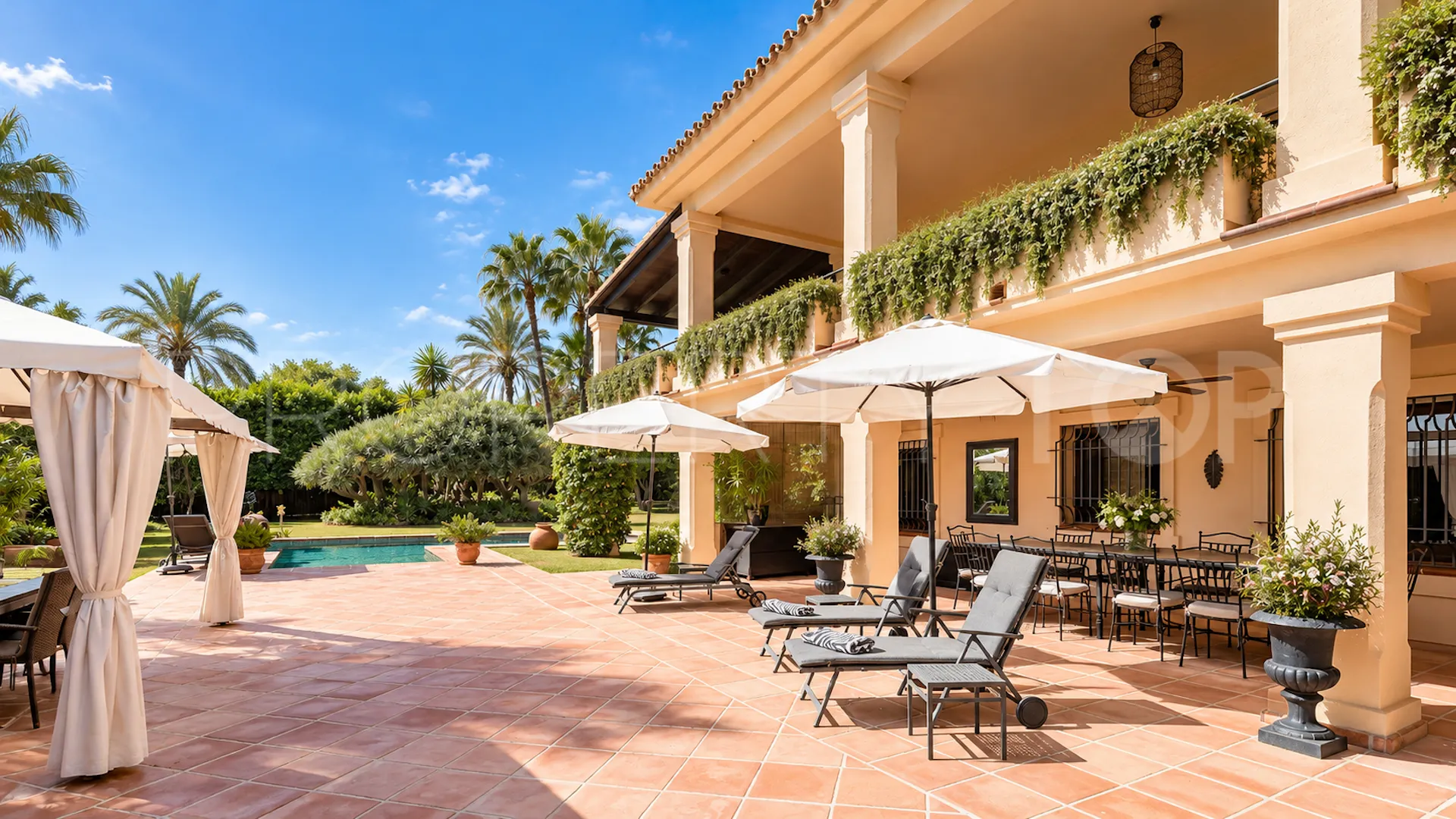 Se vende villa en Los Monteros con 6 dormitorios