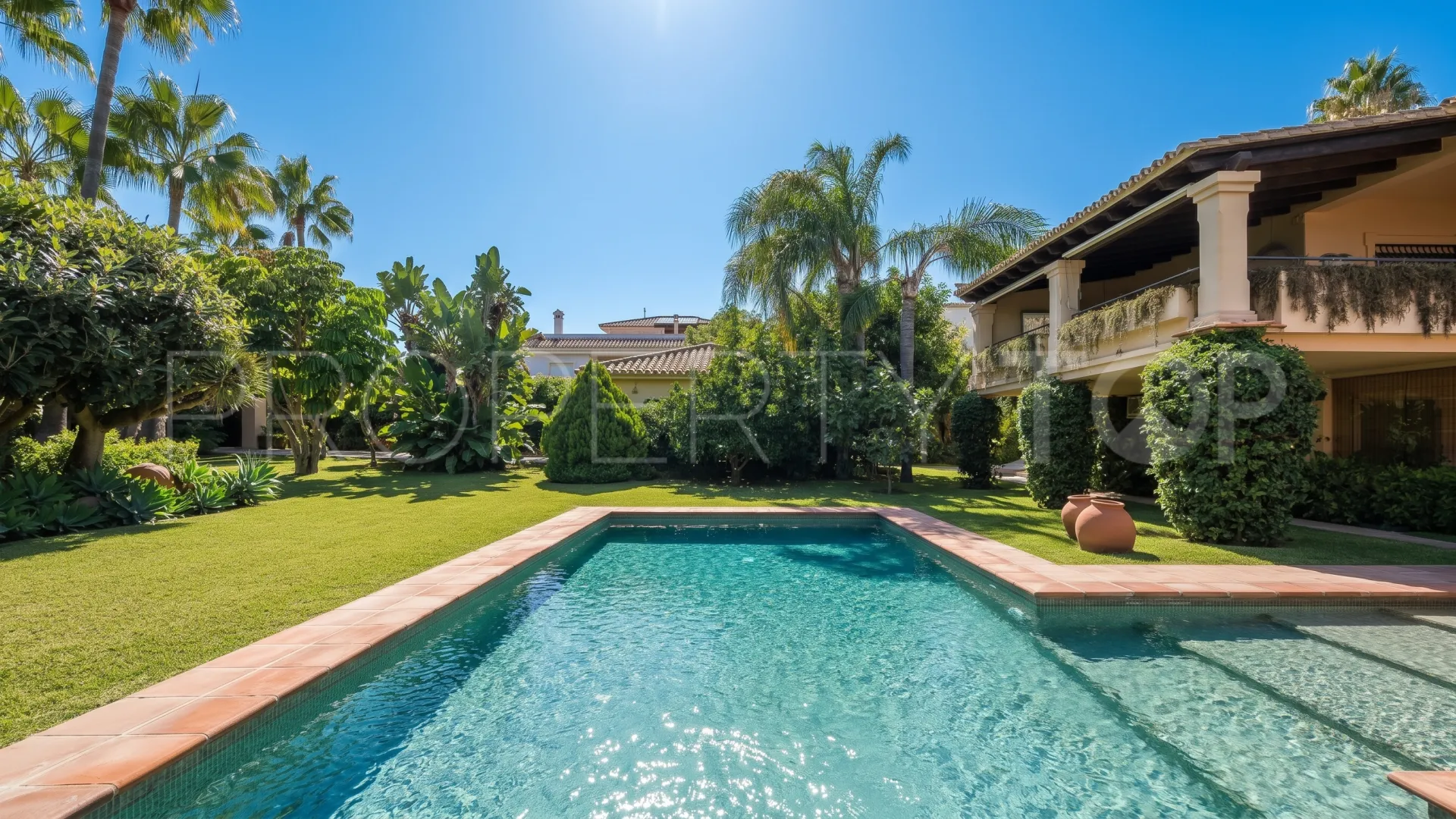 Se vende villa en Los Monteros con 6 dormitorios