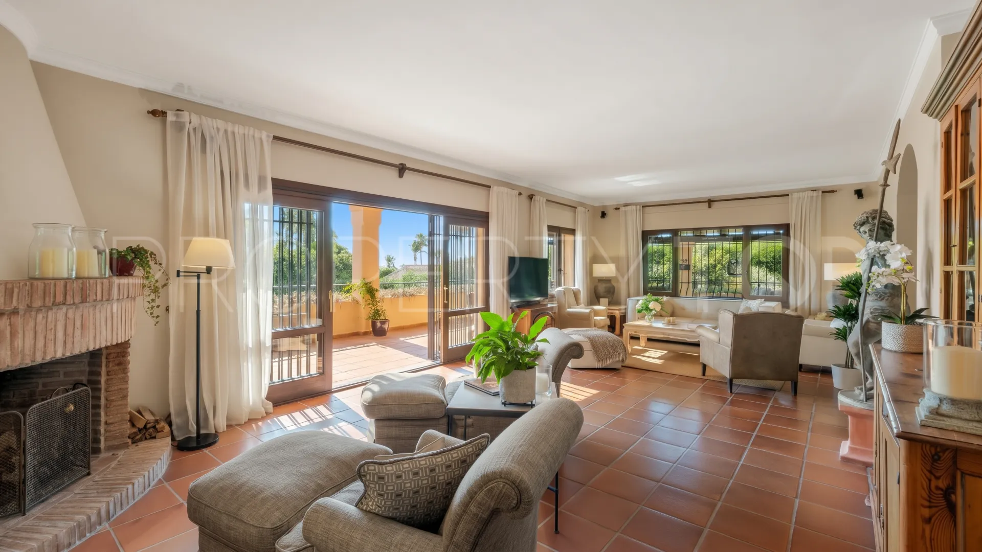 Se vende villa en Los Monteros con 6 dormitorios