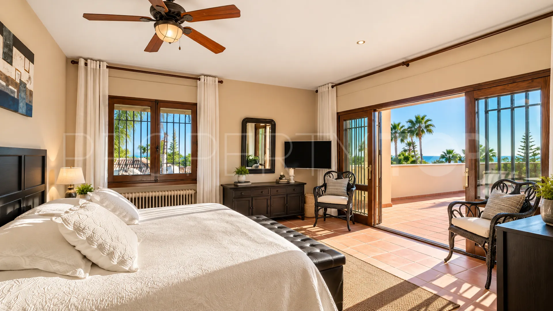 Se vende villa en Los Monteros con 6 dormitorios
