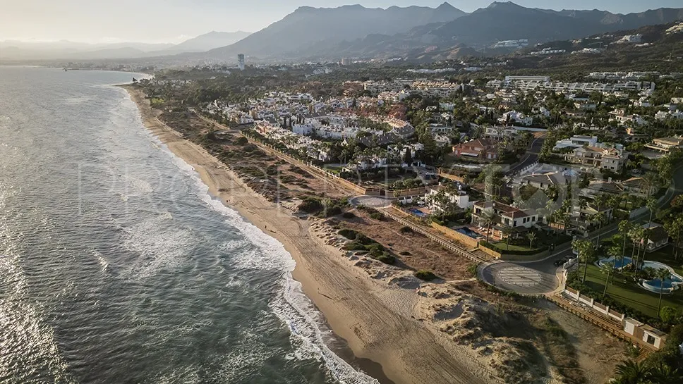 Se vende villa en Los Monteros con 6 dormitorios
