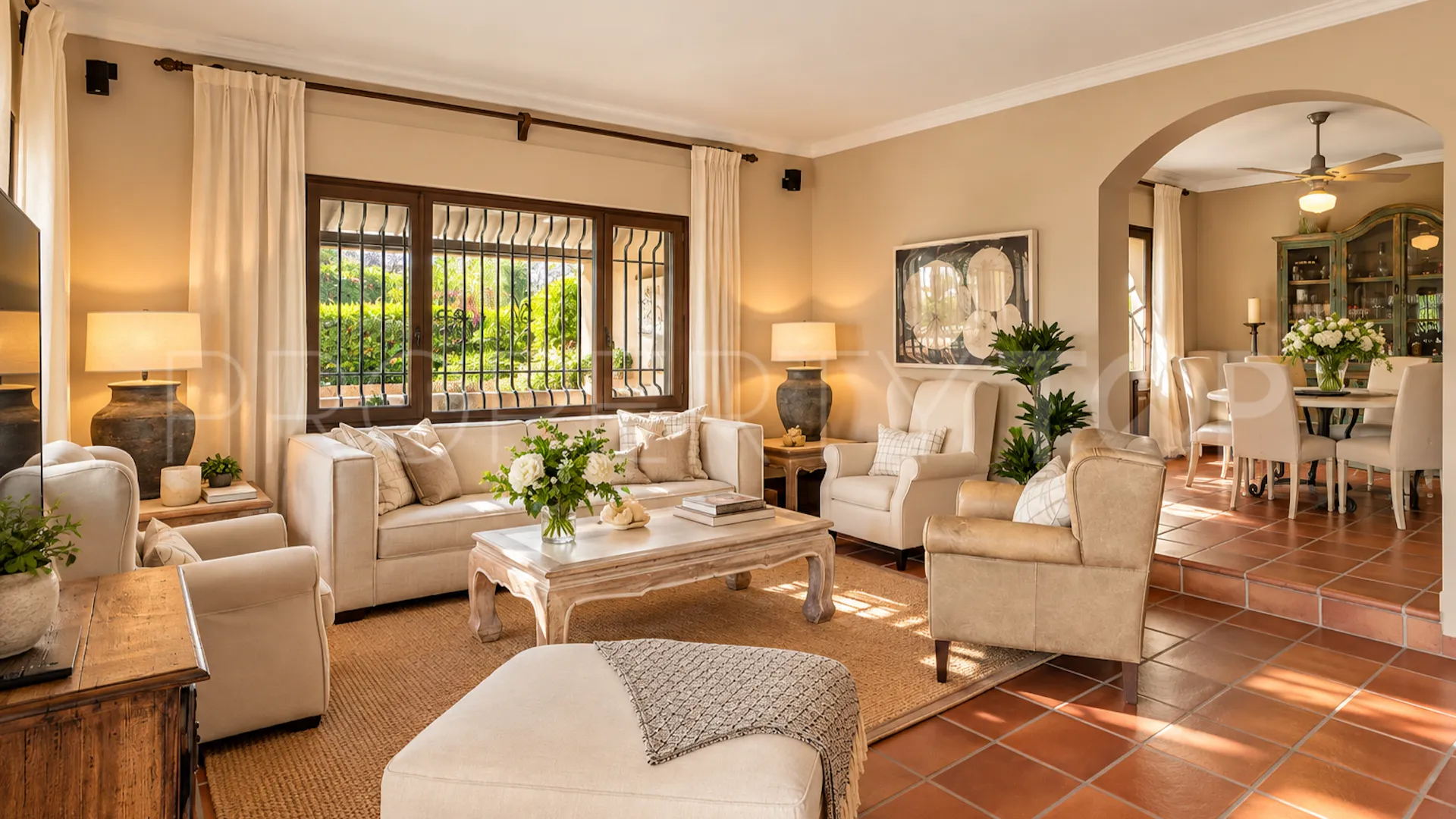 Se vende villa en Los Monteros con 6 dormitorios