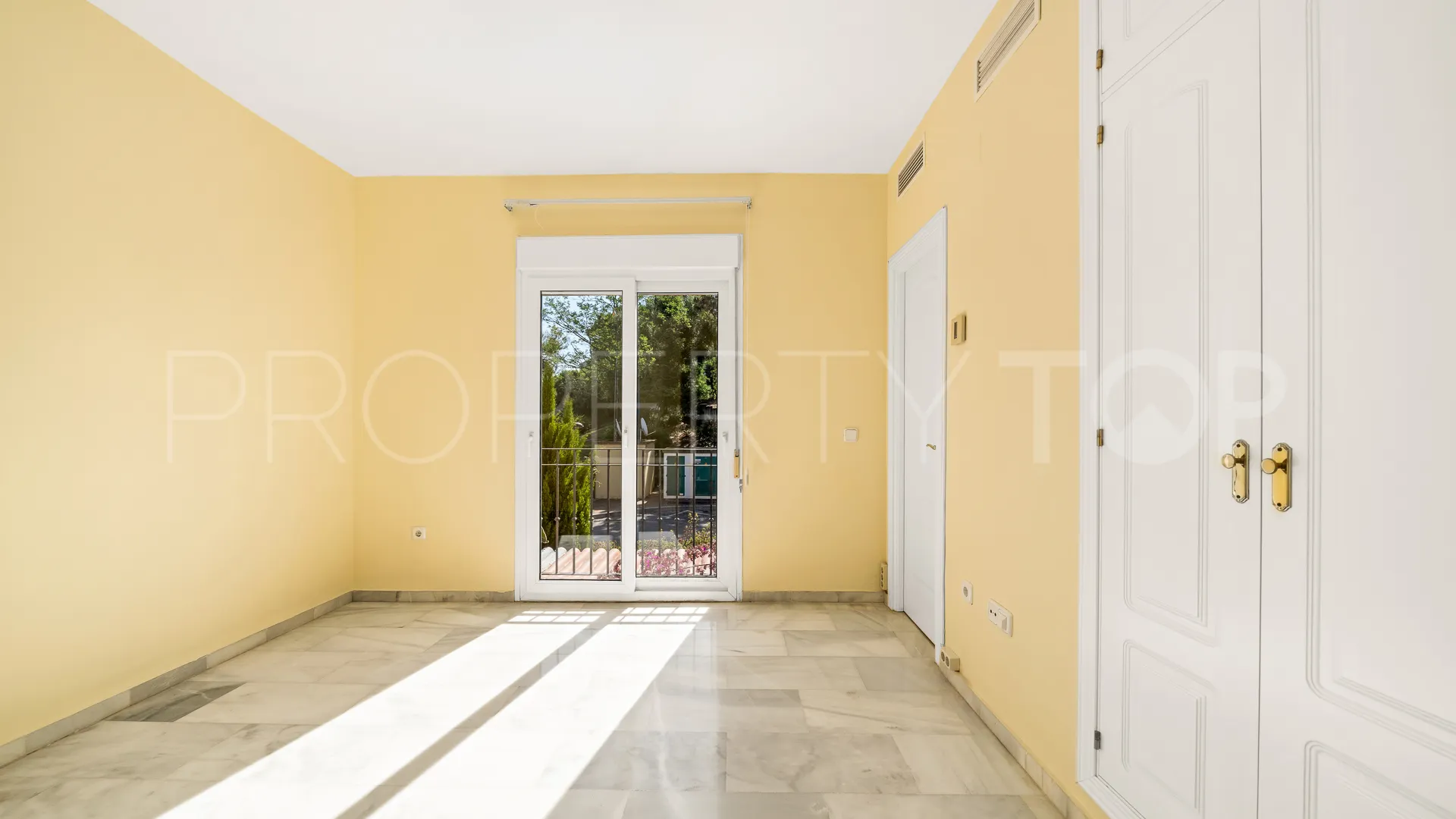 Adosado en venta en Guadalmina Baja