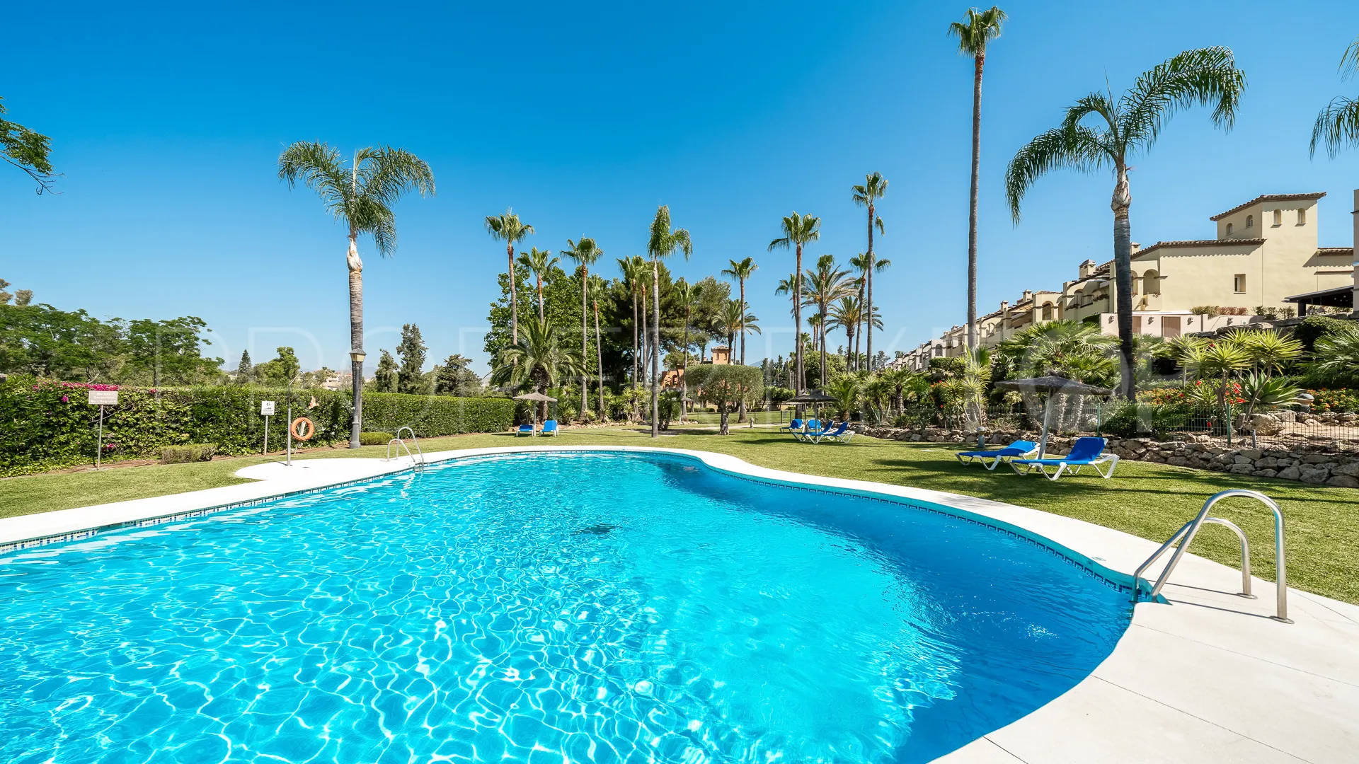 Adosado en venta en Guadalmina Baja