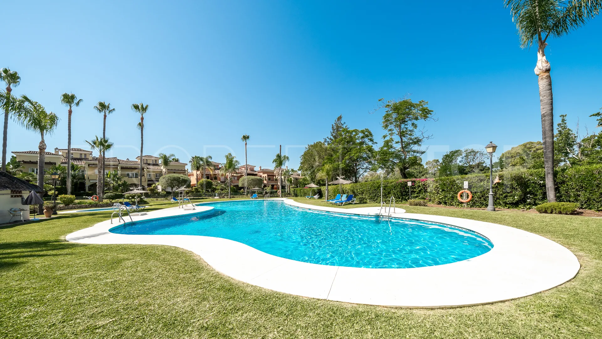 Adosado en venta en Guadalmina Baja