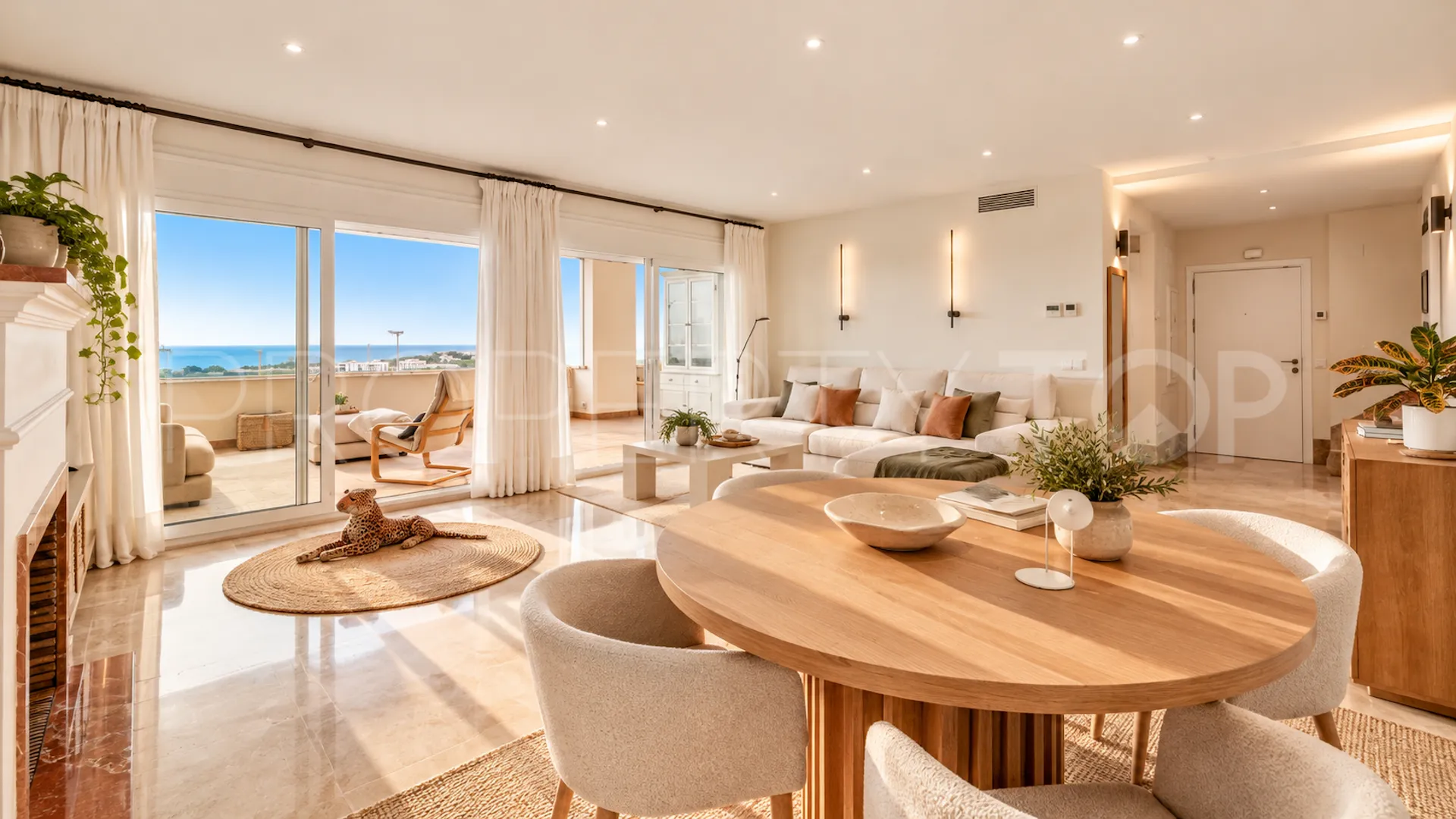 For sale town house with 3 bedrooms in Los Monteros
