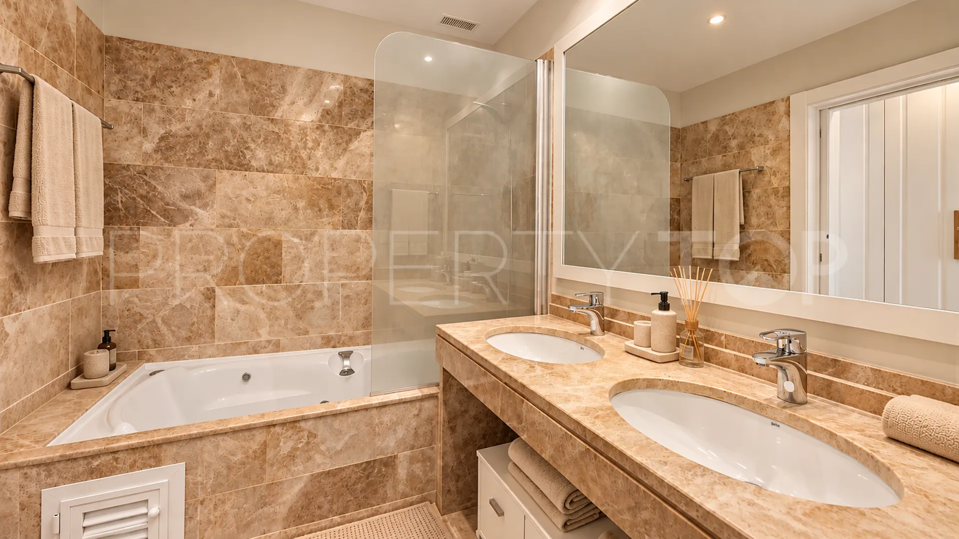 For sale town house with 3 bedrooms in Los Monteros