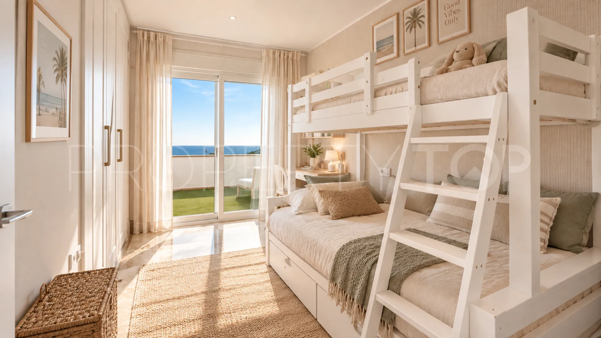 For sale town house with 3 bedrooms in Los Monteros