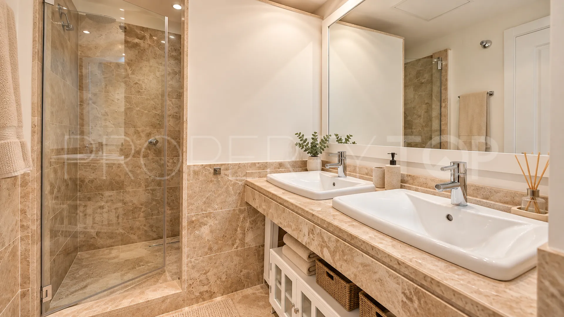 For sale town house with 3 bedrooms in Los Monteros