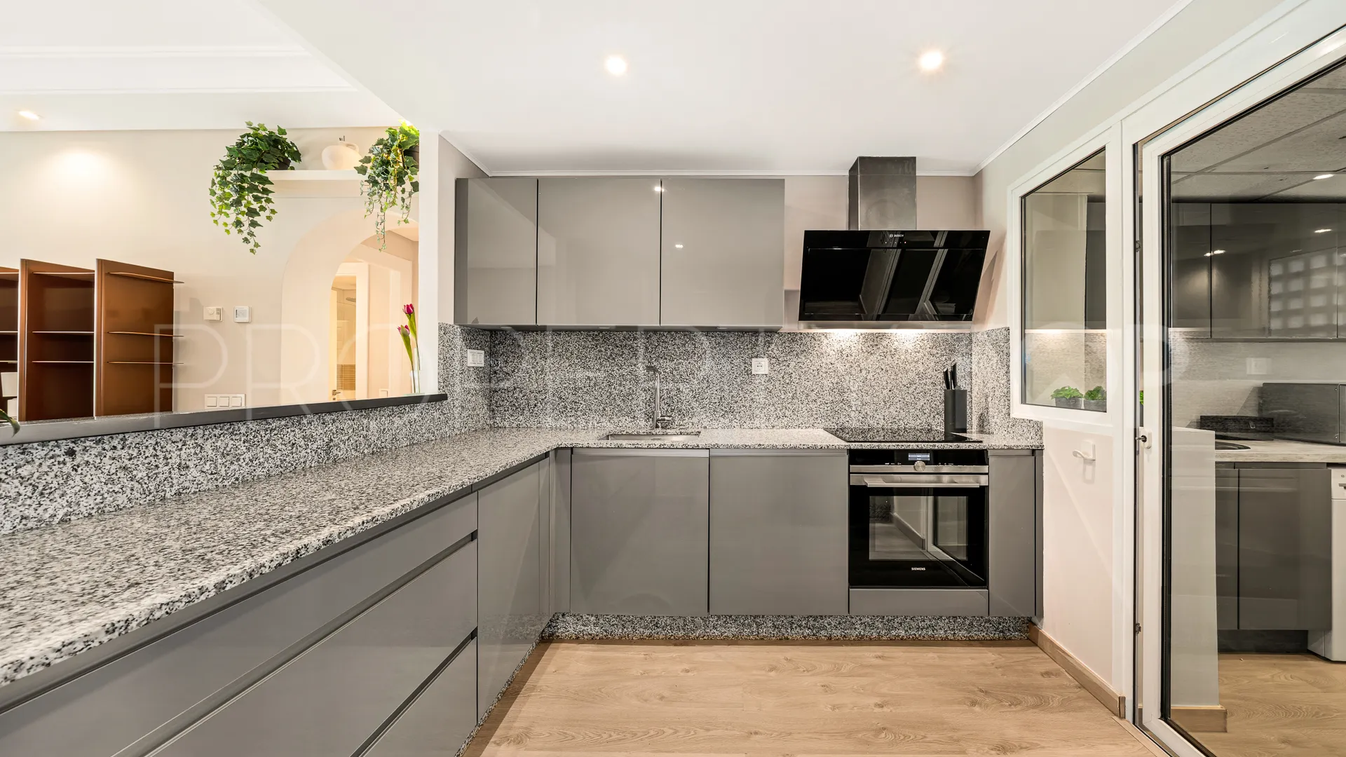 Ground floor apartment for sale in Marbella - Puerto Banus