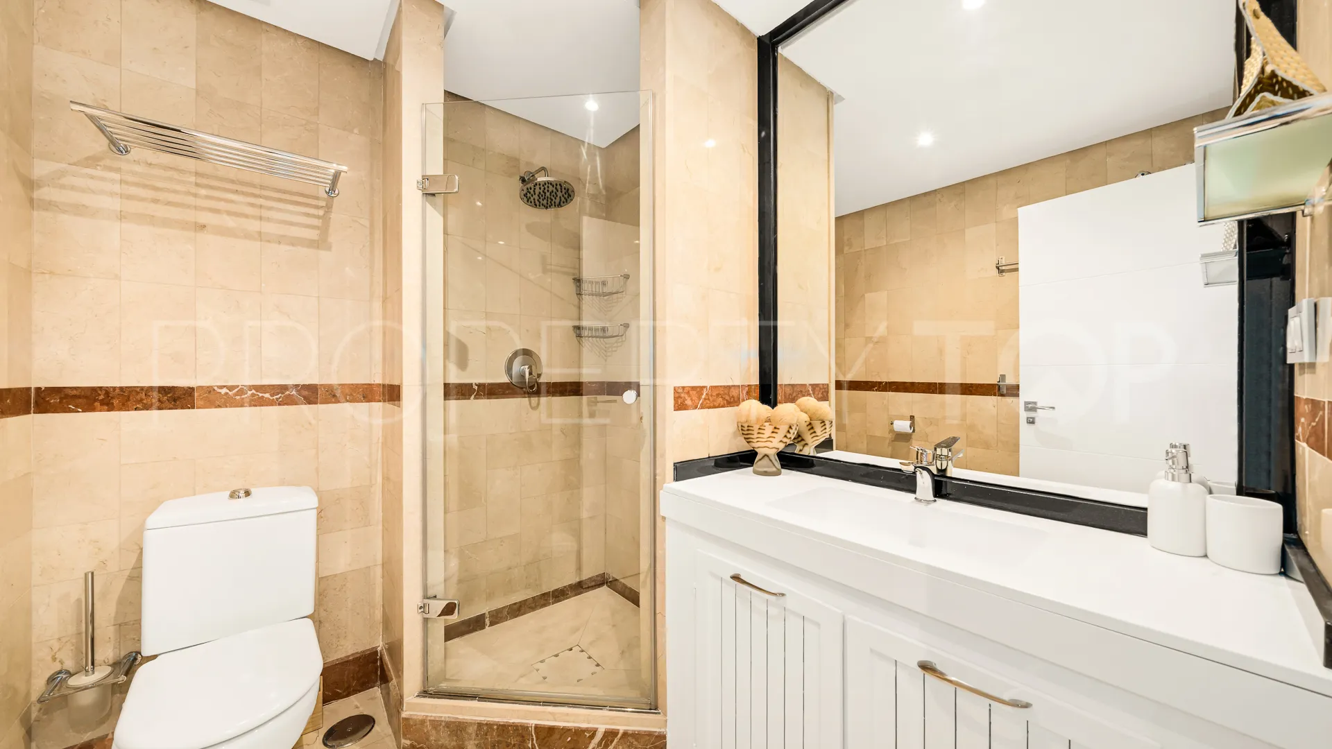 Ground floor apartment for sale in Marbella - Puerto Banus