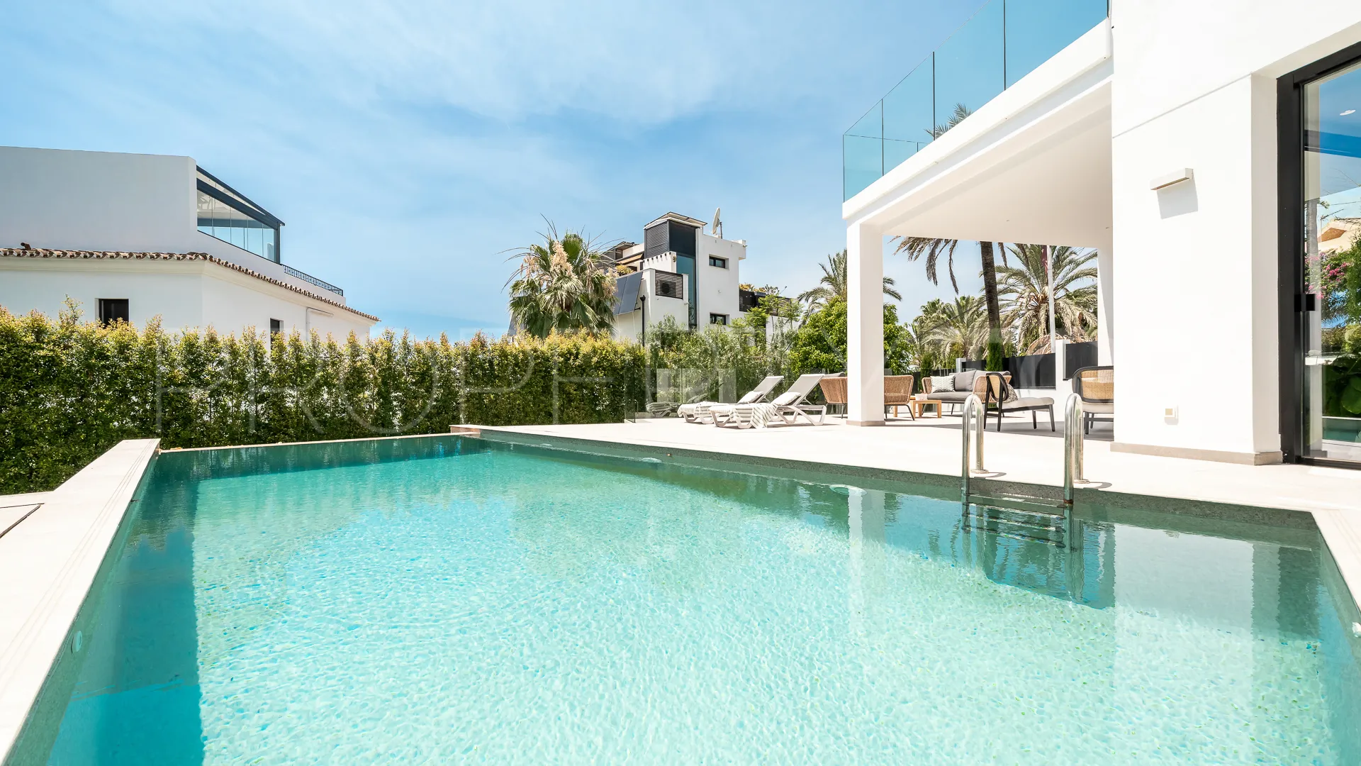 Villa en venta en Marbesa con 5 dormitorios