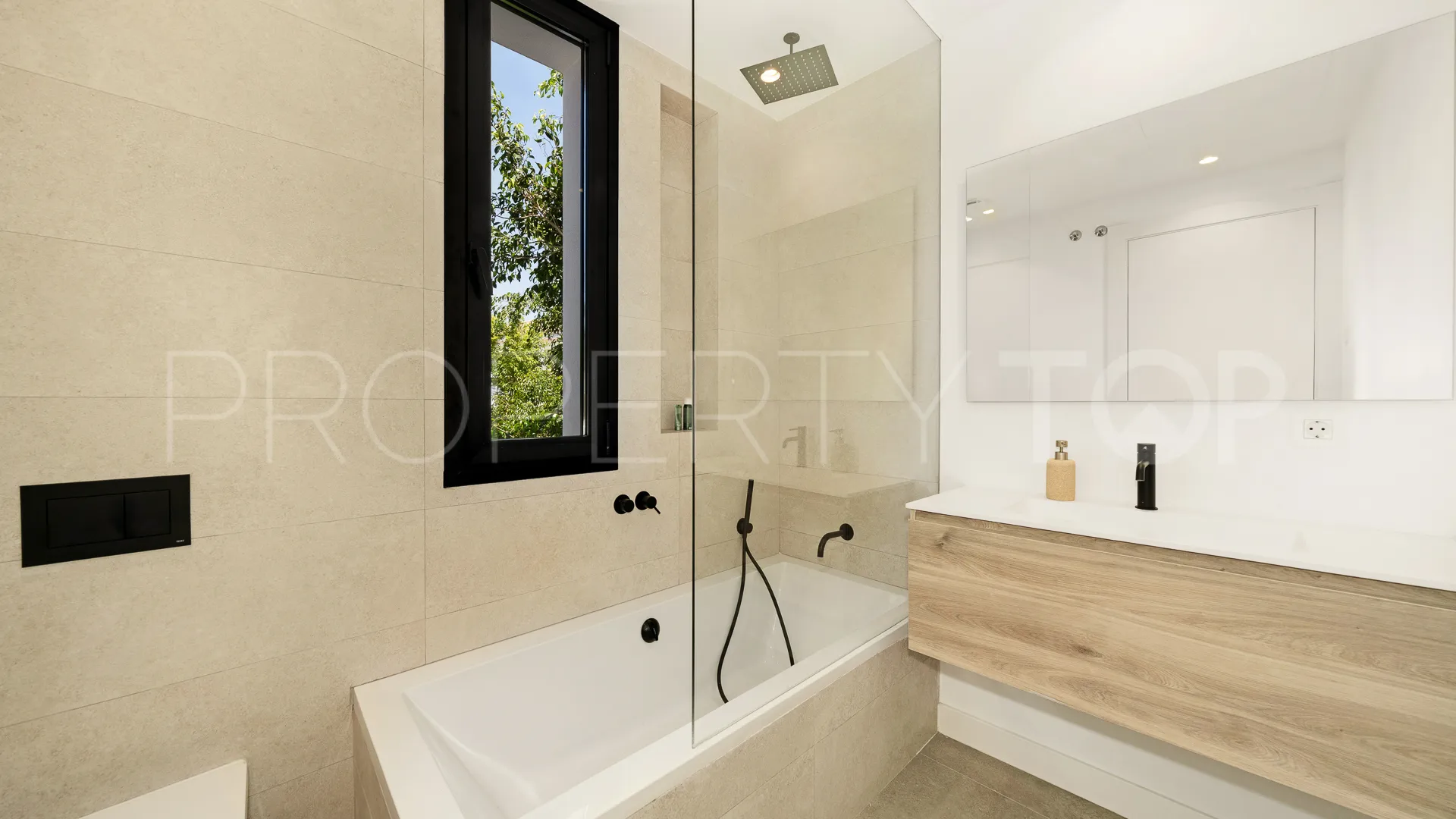 Villa en venta en Marbesa con 5 dormitorios