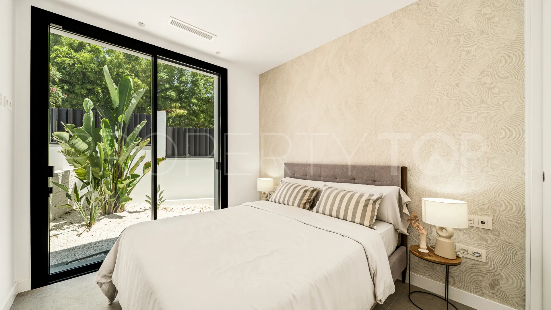 Villa en venta en Marbesa con 5 dormitorios
