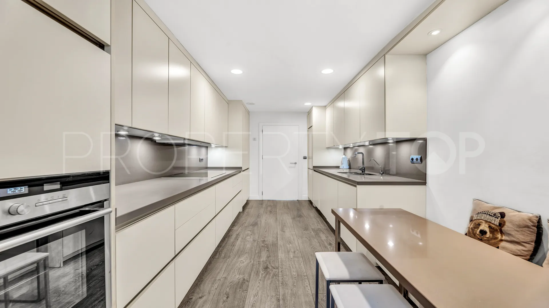 Apartamento planta baja en venta de 3 dormitorios en Marbella - Puerto Banus