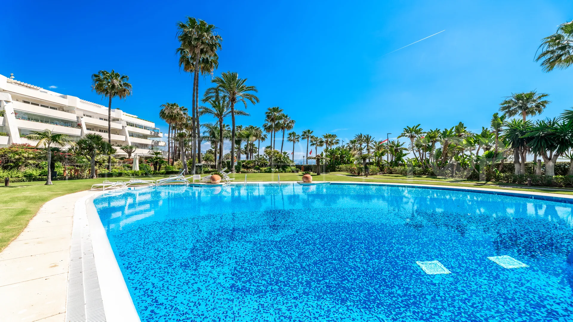 Apartamento planta baja en venta de 3 dormitorios en Marbella - Puerto Banus