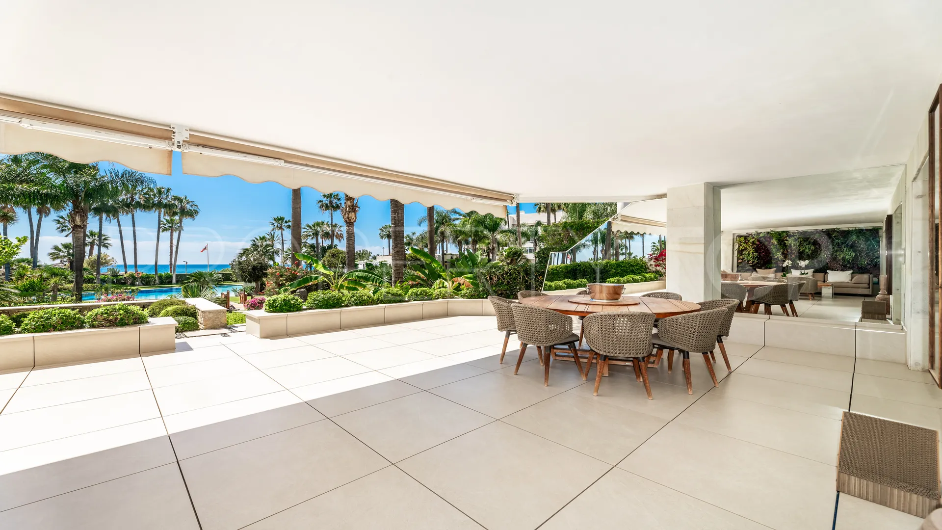 Apartamento planta baja en venta de 3 dormitorios en Marbella - Puerto Banus