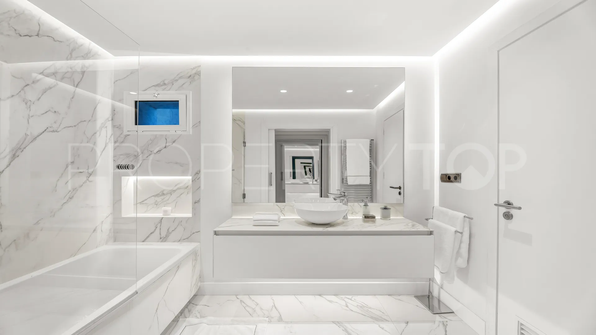 Apartamento planta baja en venta de 3 dormitorios en Marbella - Puerto Banus