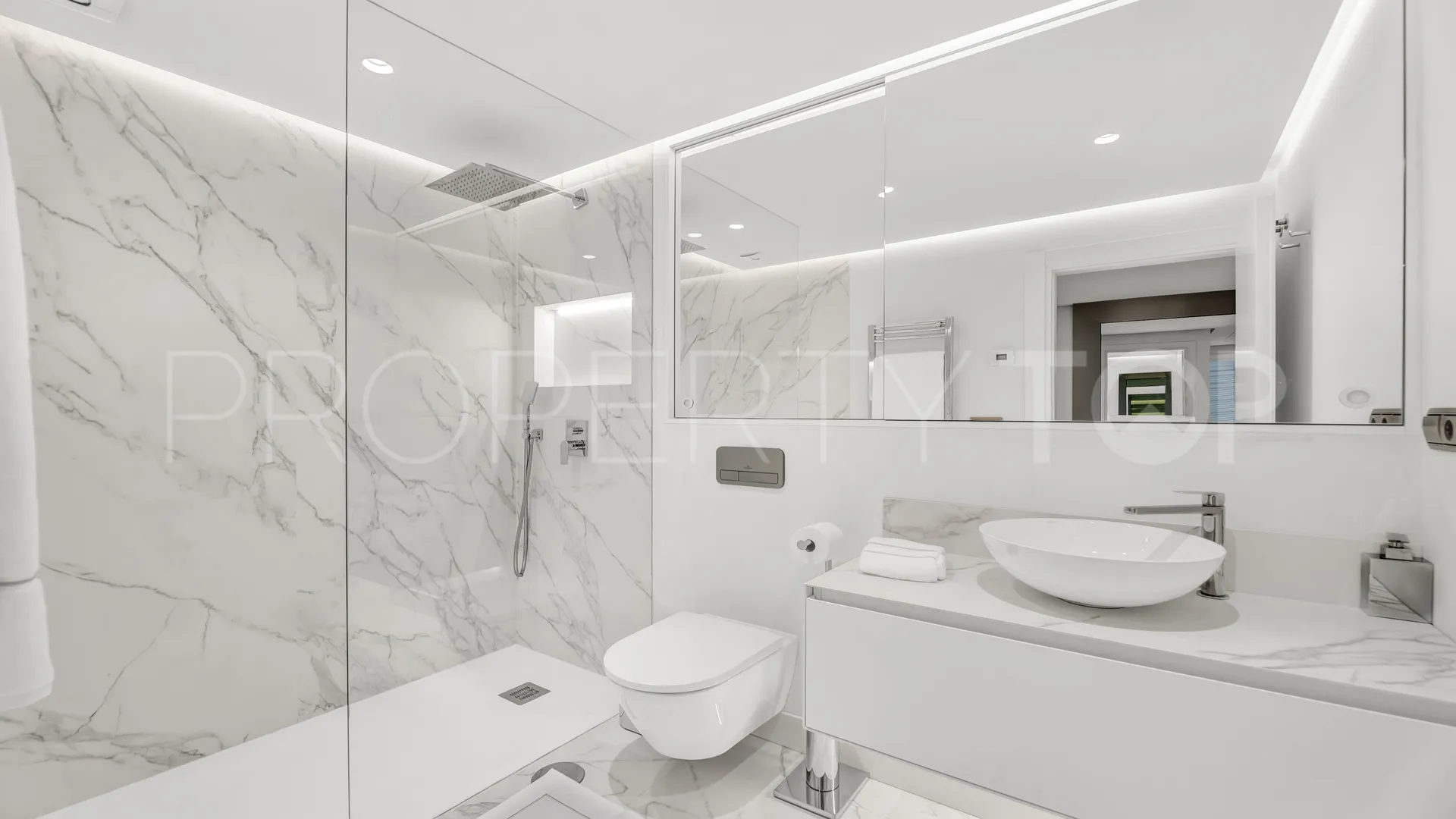 Apartamento planta baja en venta de 3 dormitorios en Marbella - Puerto Banus