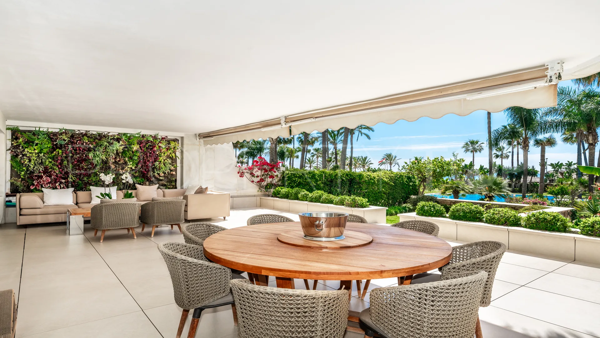 Apartamento planta baja en venta de 3 dormitorios en Marbella - Puerto Banus