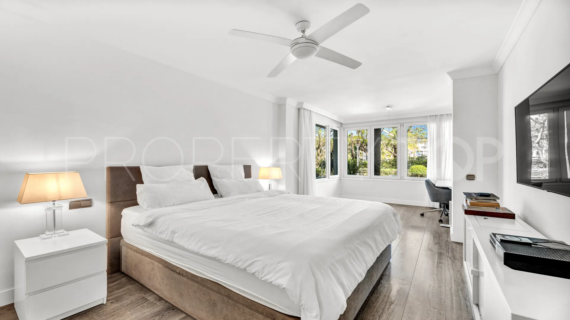 Apartamento planta baja en venta de 3 dormitorios en Marbella - Puerto Banus
