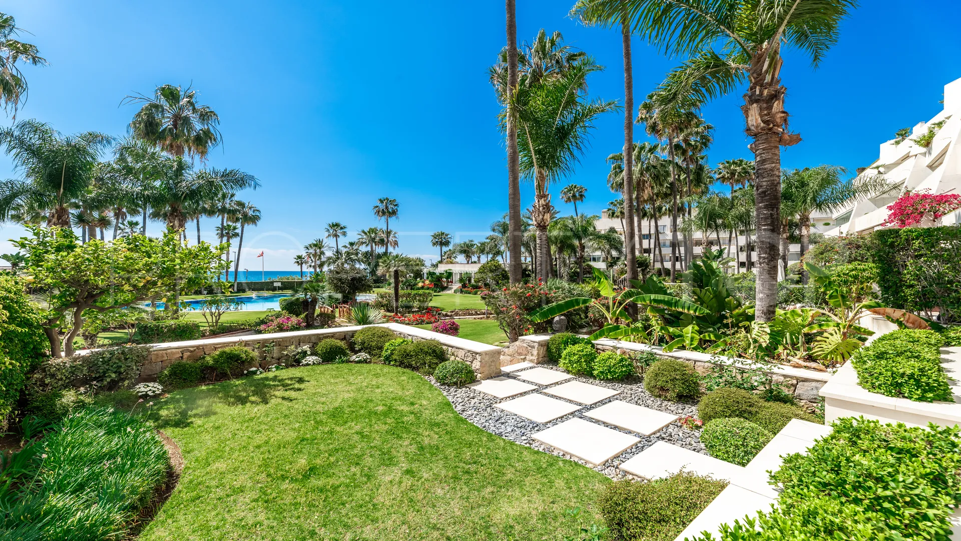 Apartamento planta baja en venta de 3 dormitorios en Marbella - Puerto Banus