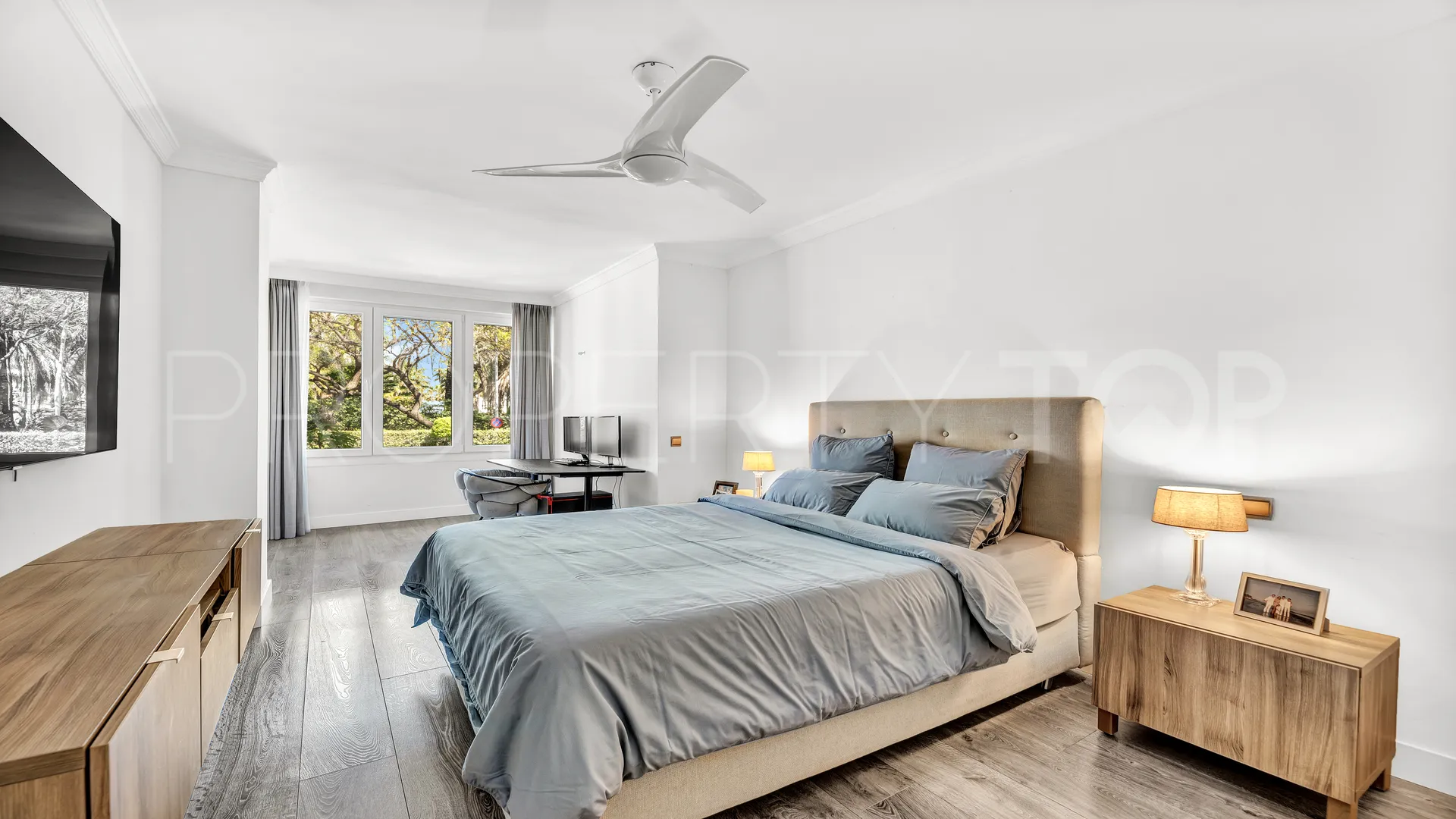 Apartamento planta baja en venta de 3 dormitorios en Marbella - Puerto Banus