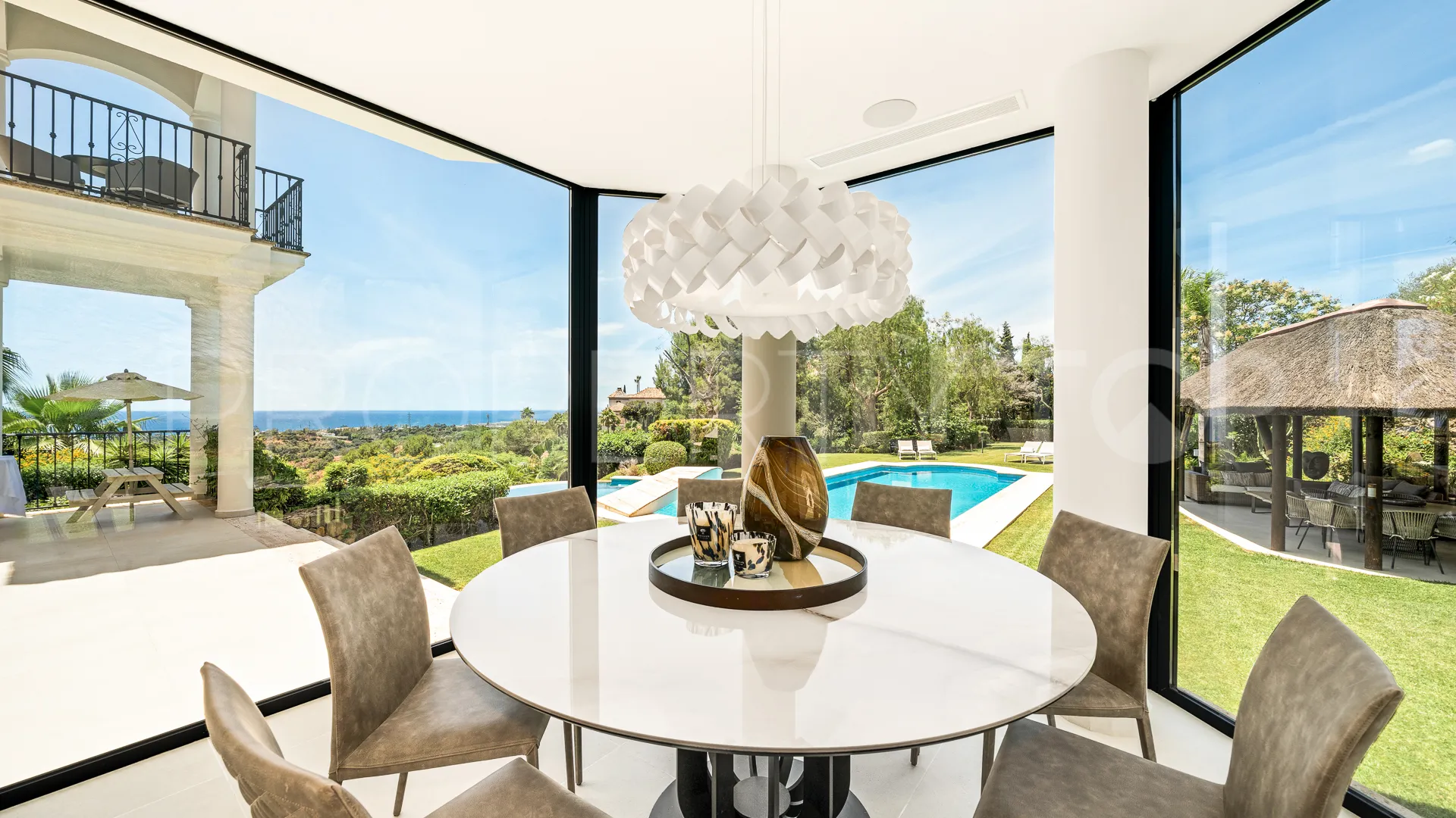Villa for sale in Marbella Hill Club with 6 bedrooms