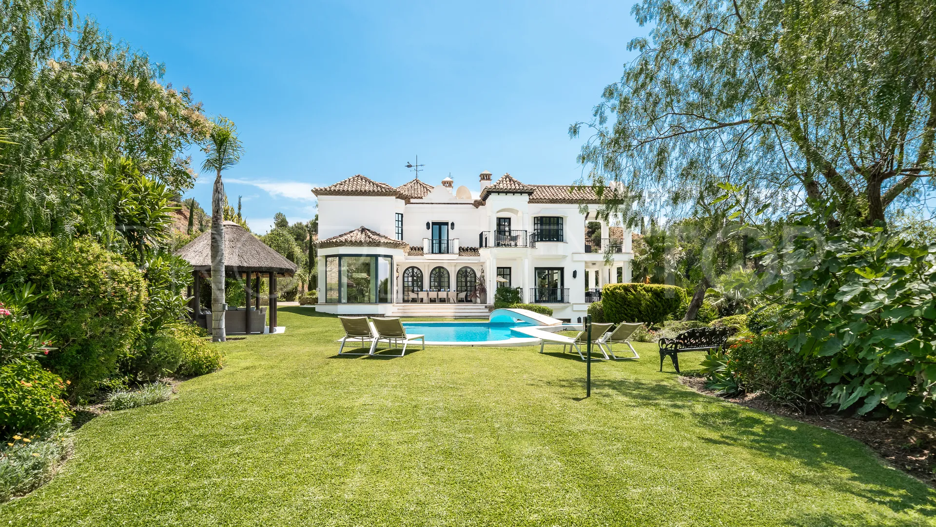 Villa for sale in Marbella Hill Club with 6 bedrooms