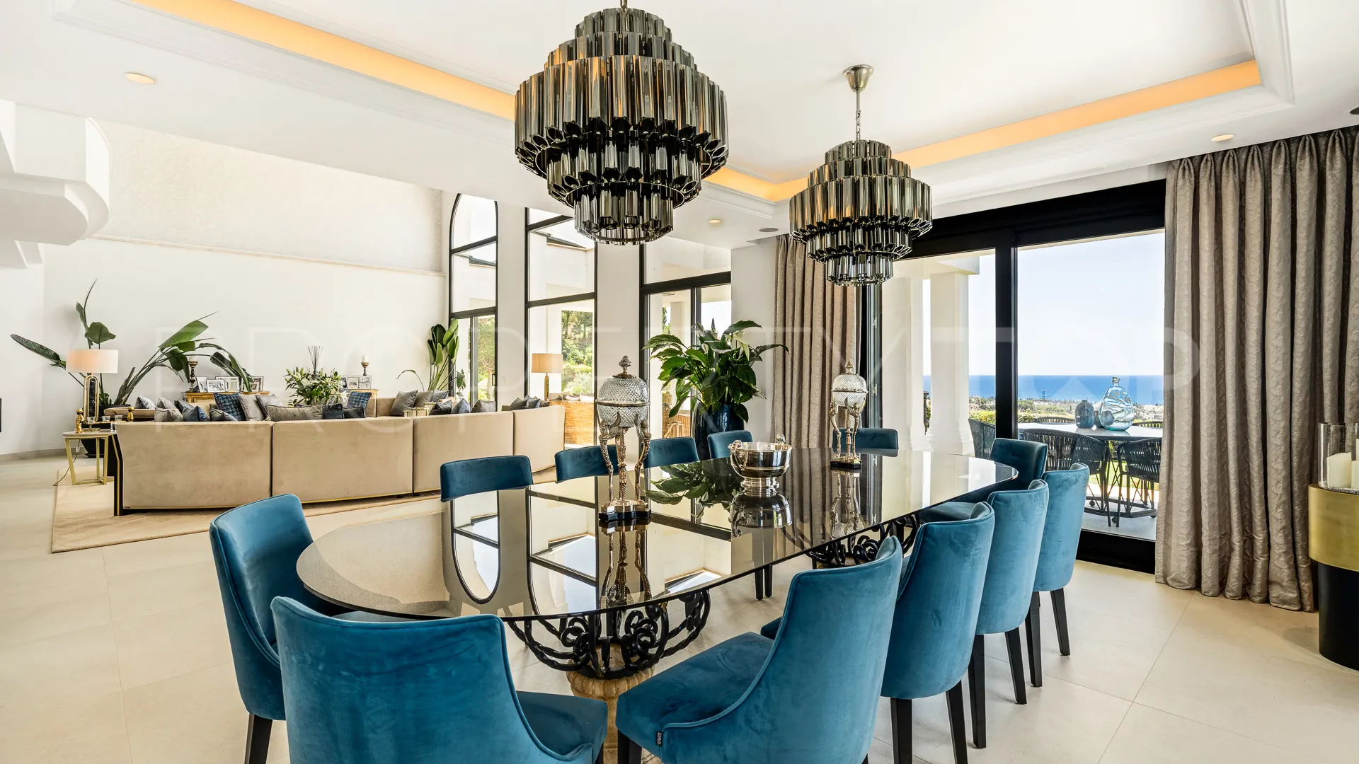 Villa for sale in Marbella Hill Club with 6 bedrooms