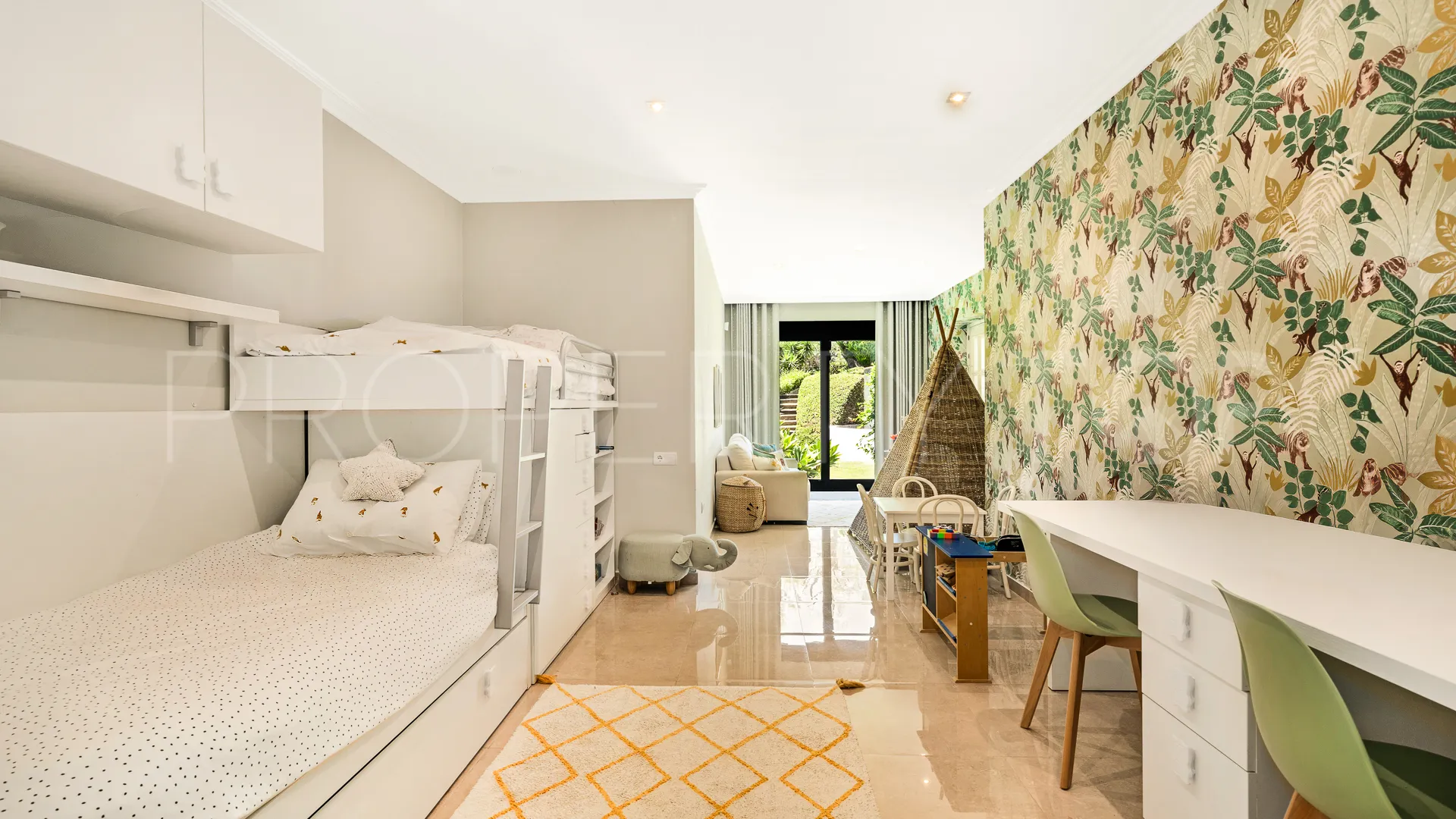 Villa for sale in Marbella Hill Club with 6 bedrooms