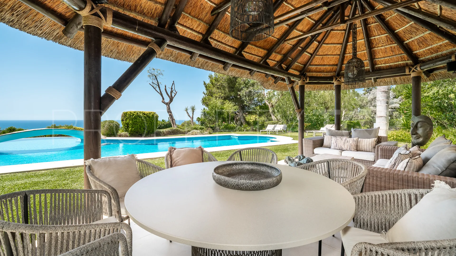 Villa for sale in Marbella Hill Club with 6 bedrooms