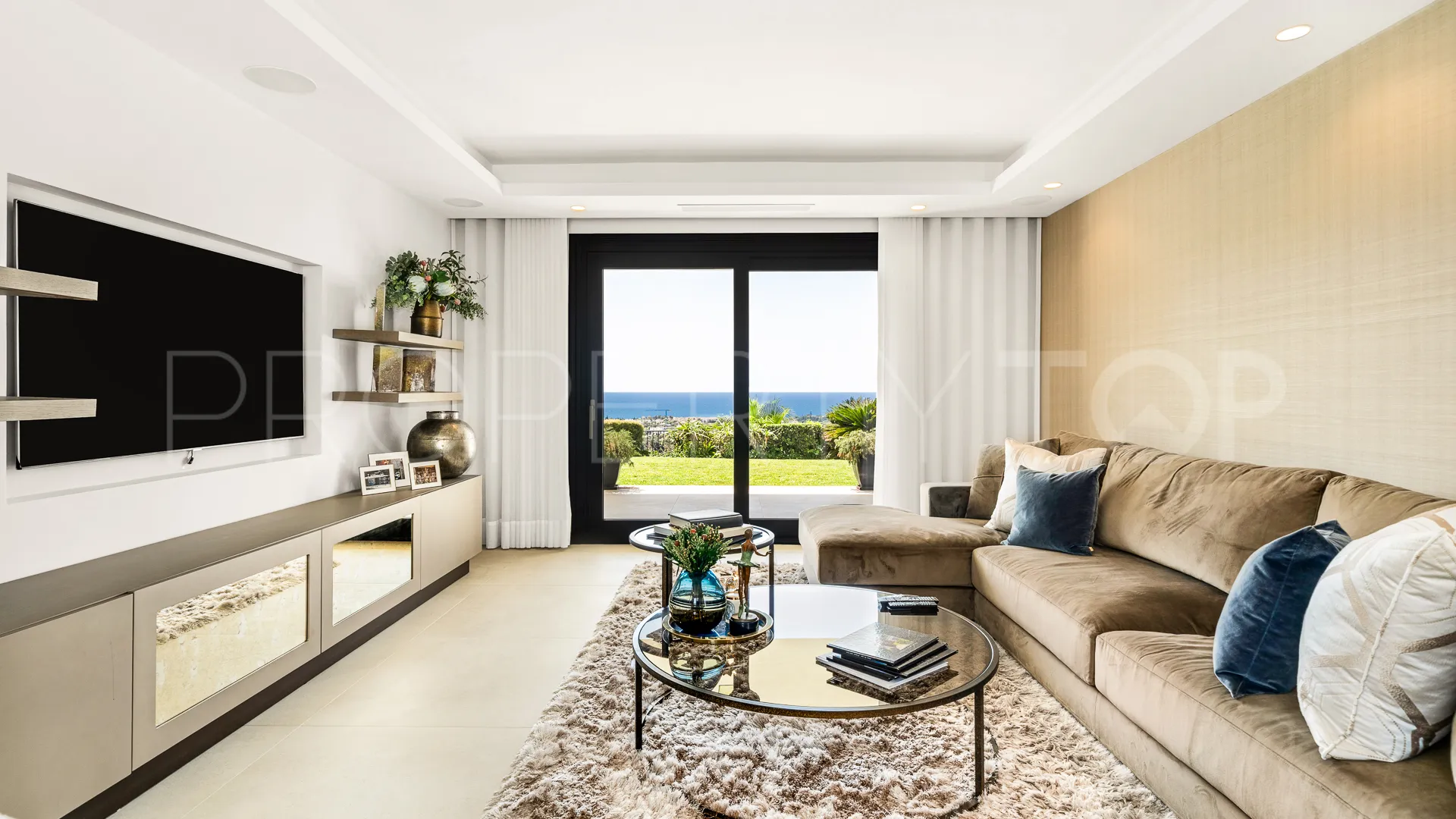 Villa for sale in Marbella Hill Club with 6 bedrooms
