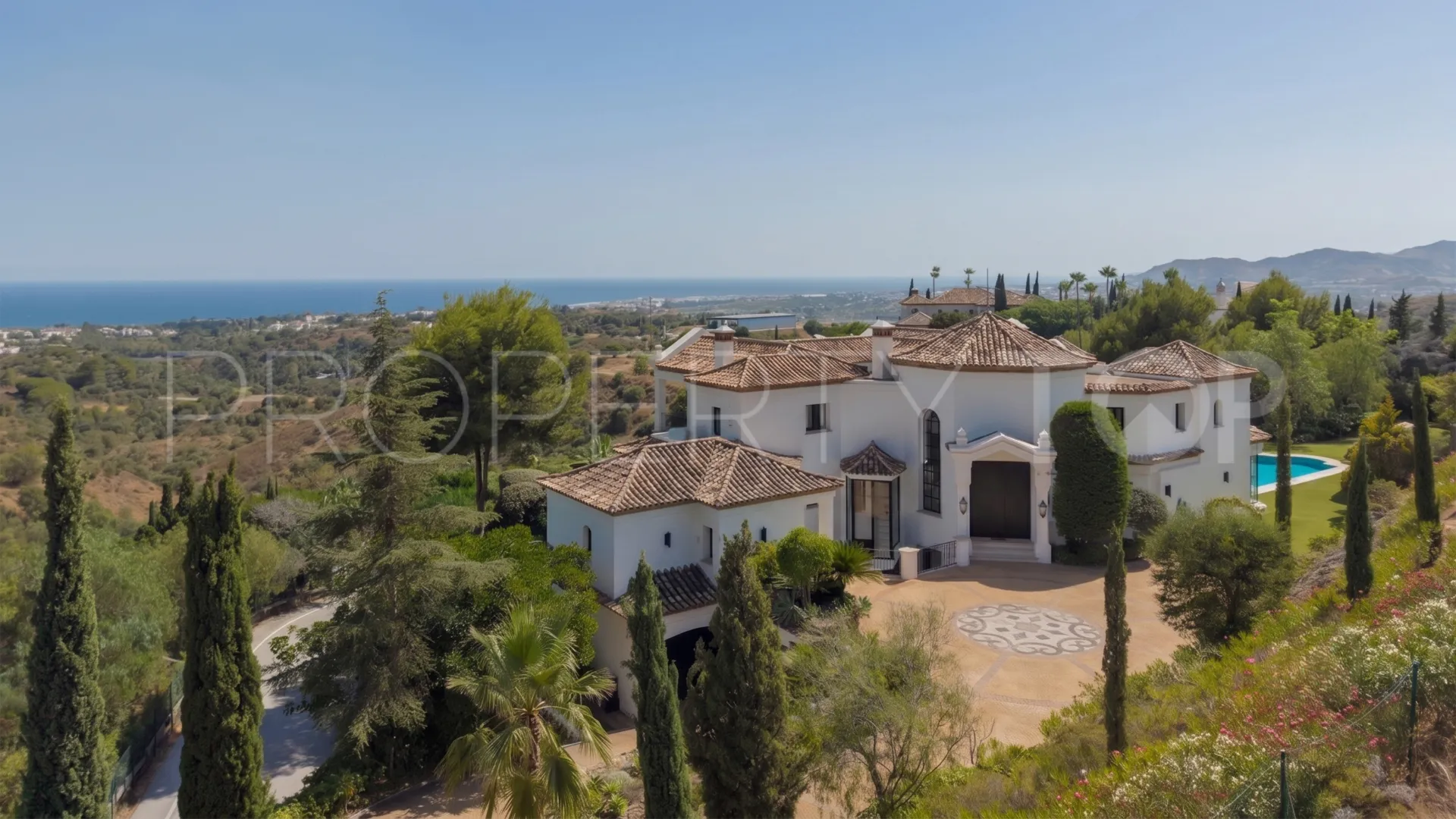 Villa for sale in Marbella Hill Club with 6 bedrooms