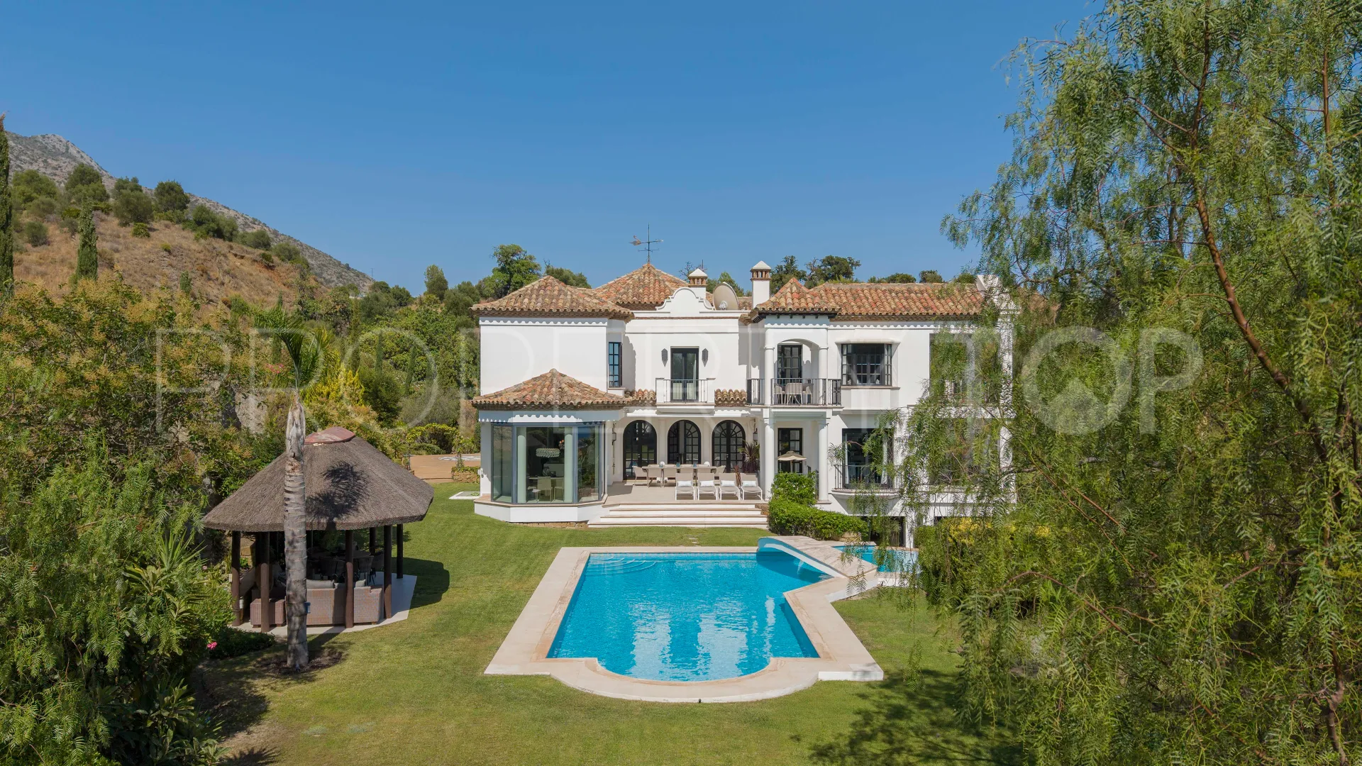 Villa for sale in Marbella Hill Club with 6 bedrooms
