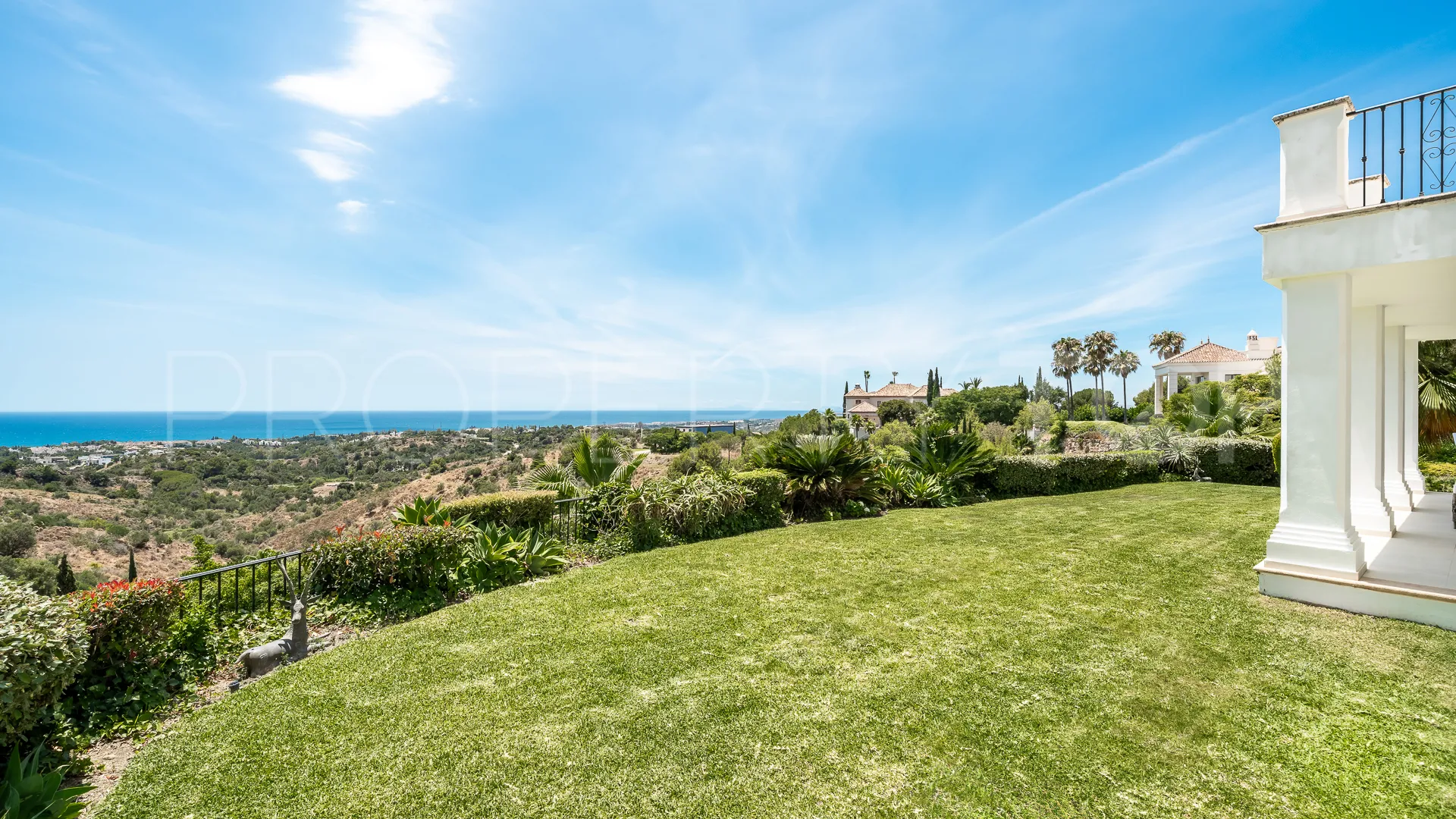 Villa for sale in Marbella Hill Club with 6 bedrooms
