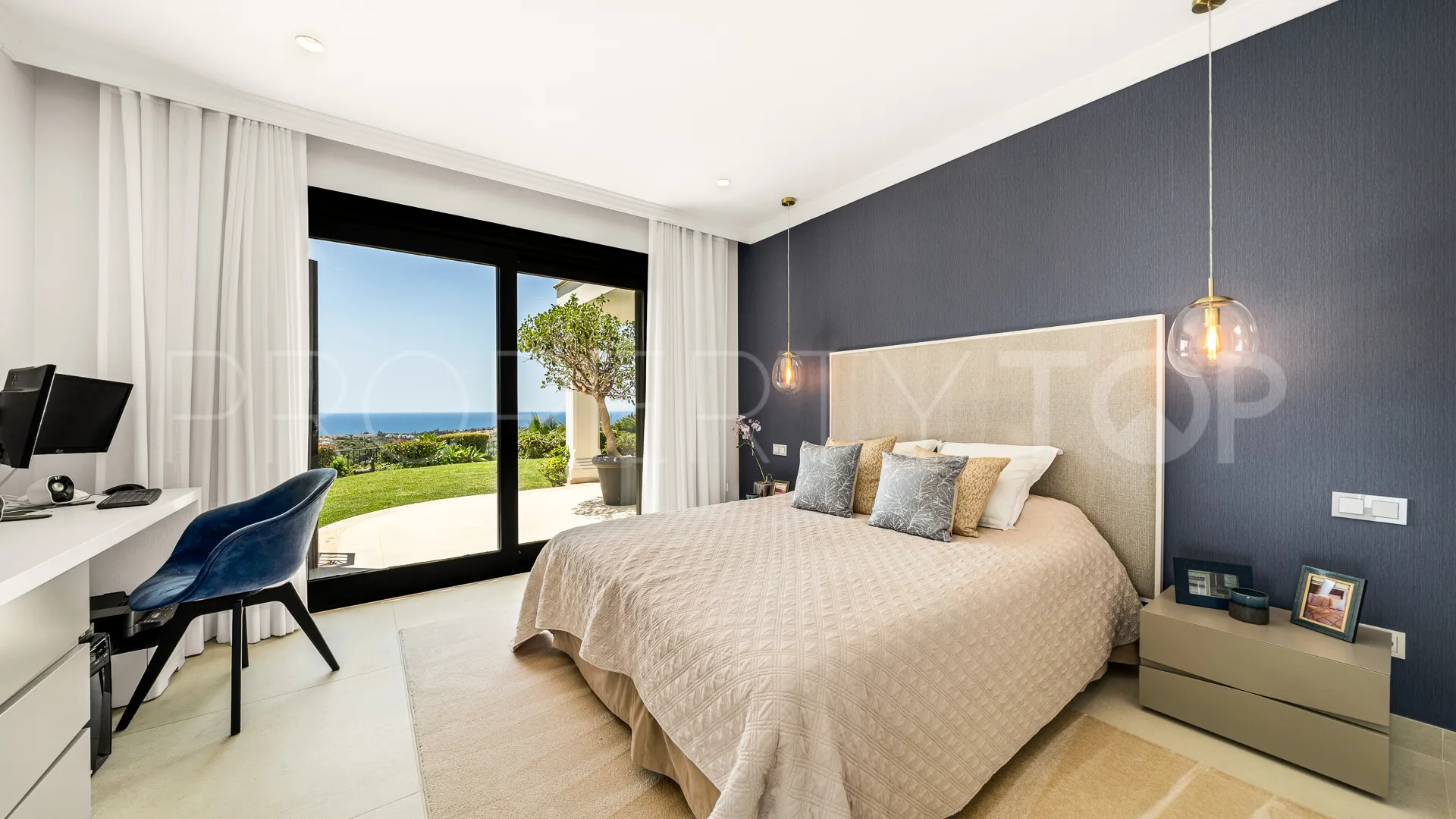 Villa for sale in Marbella Hill Club with 6 bedrooms