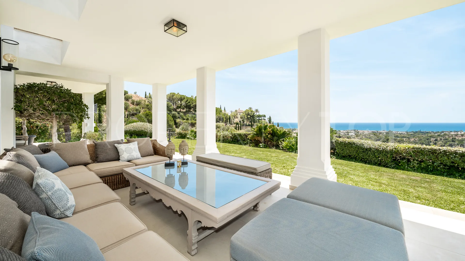 Villa for sale in Marbella Hill Club with 6 bedrooms