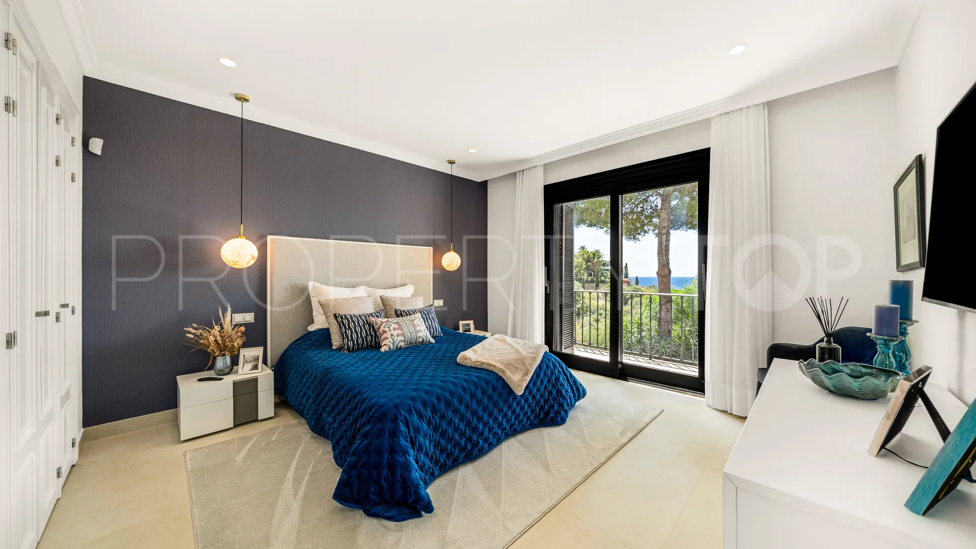Villa for sale in Marbella Hill Club with 6 bedrooms
