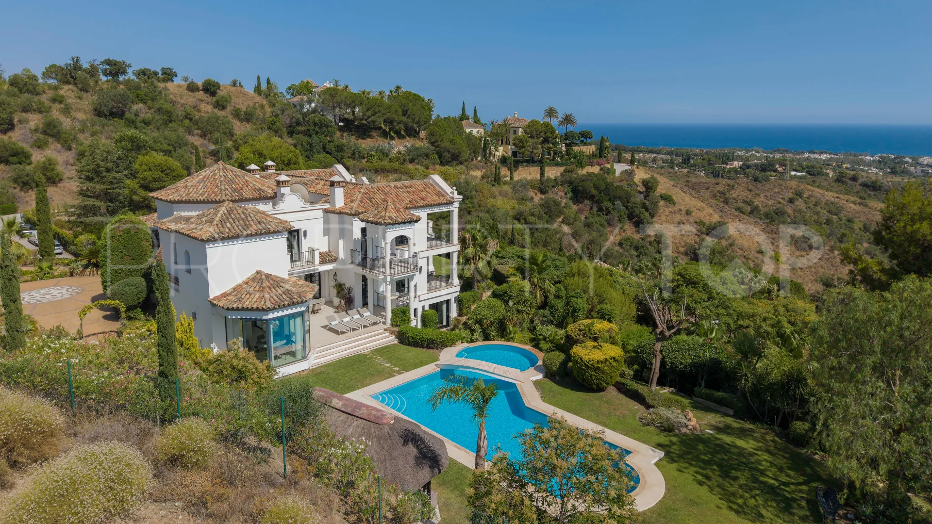 Villa for sale in Marbella Hill Club with 6 bedrooms