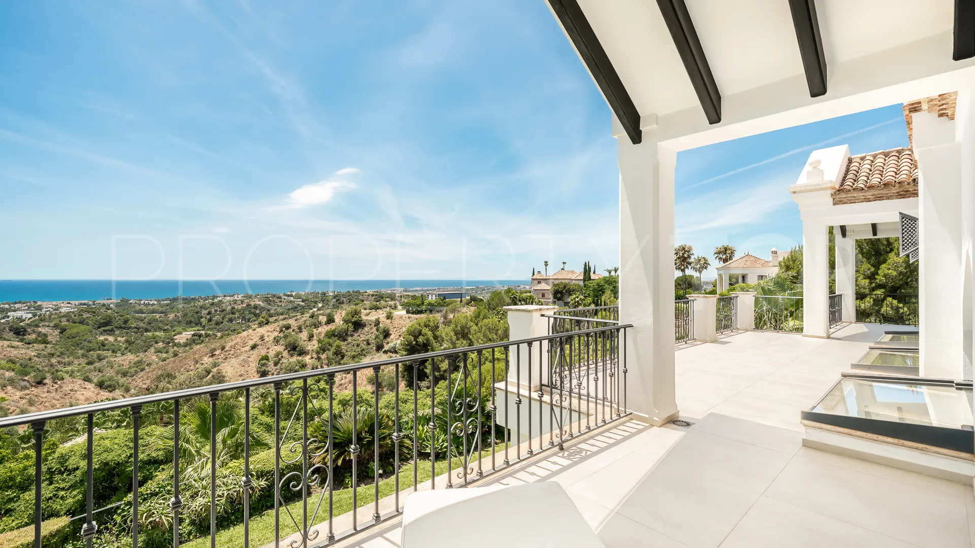 Villa for sale in Marbella Hill Club with 6 bedrooms