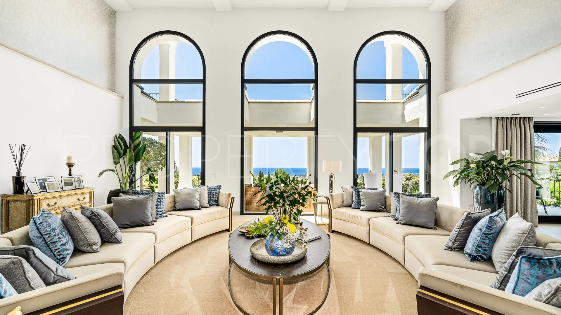 Villa for sale in Marbella Hill Club with 6 bedrooms