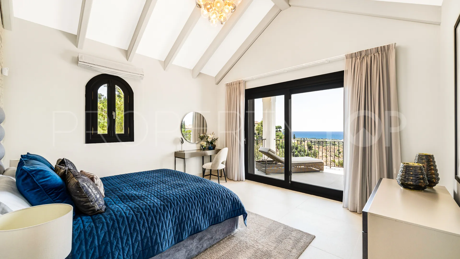 Villa for sale in Marbella Hill Club with 6 bedrooms